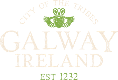Vintage Irish Souvenir Funny Gift: Claddagh Galway Ireland Gift Women's T-Shirt