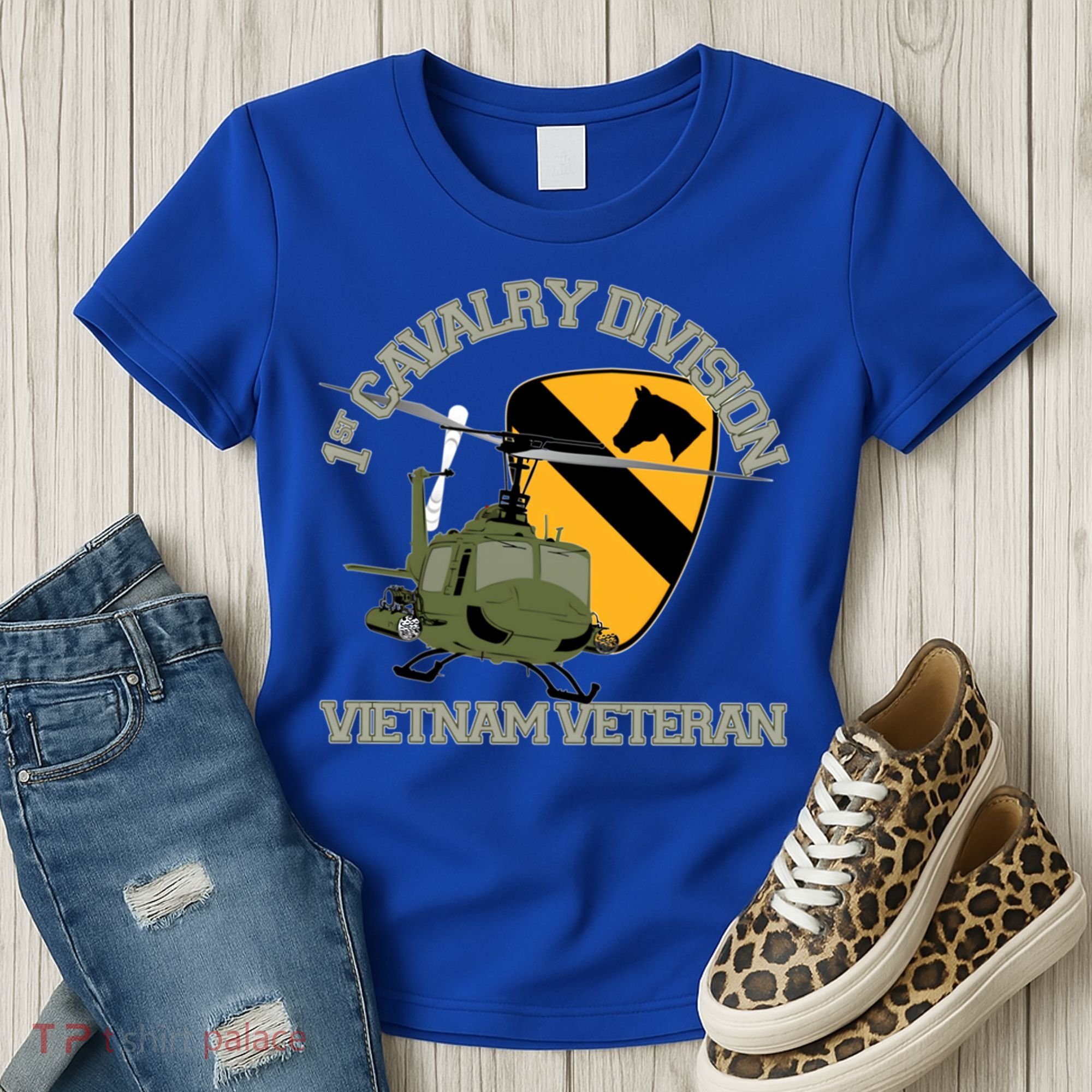 1st Cavalry Division Vietnam Veteran Uh1 Gunship Veteran Day Gift Women's T-Shirt