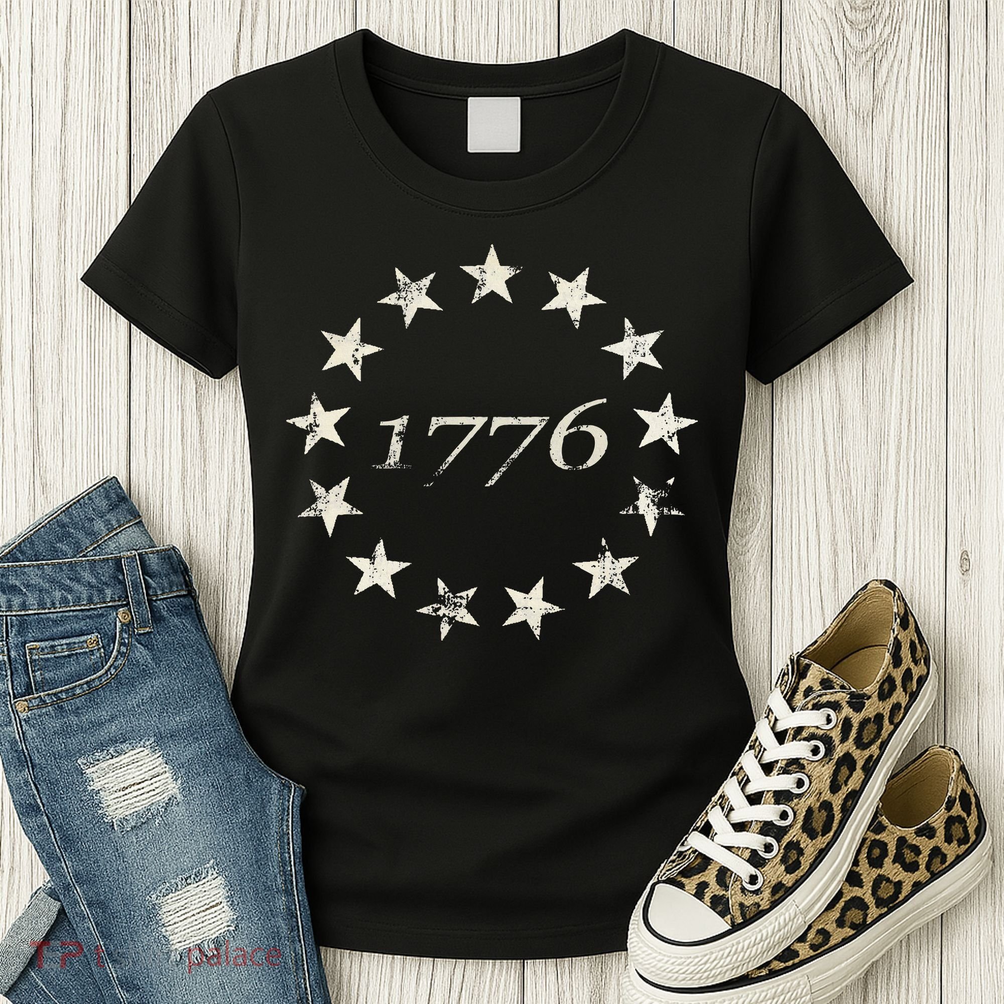 13 Star Flag Betsy Ross Distressed American Flag 1776 Women's T-Shirt