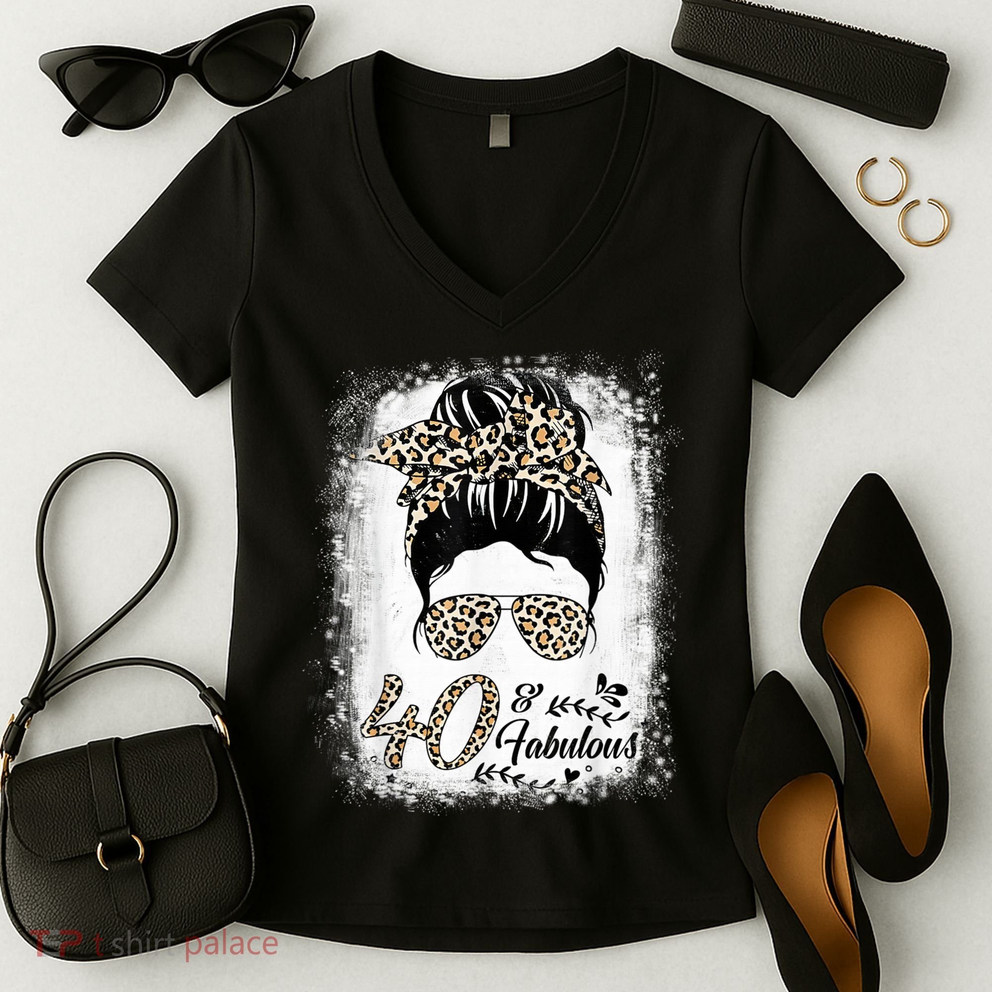 40 Years Old Fabulous Messy Bun Leopard 40th Birthday Women's V-Neck T-Shirt