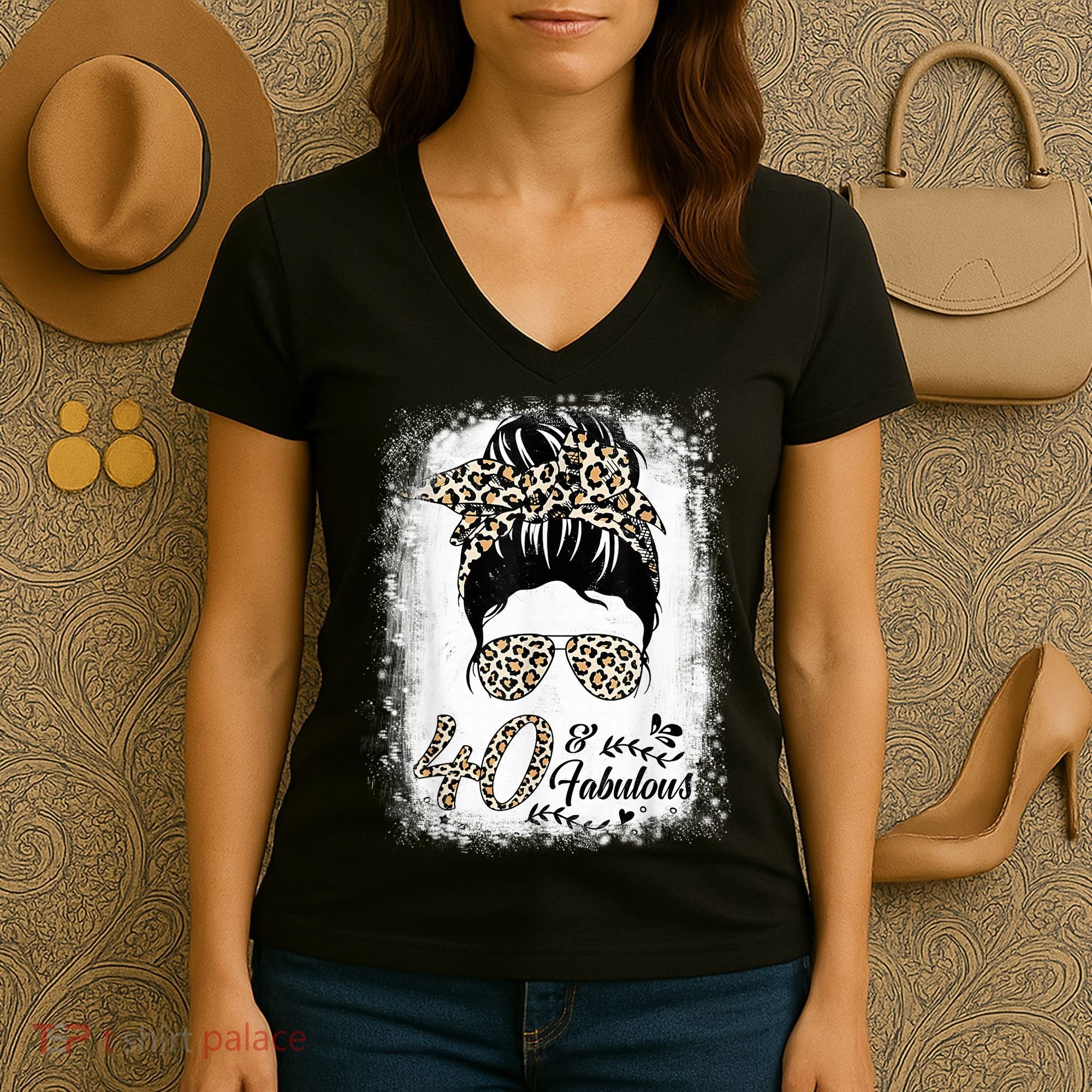 40 Years Old Fabulous Messy Bun Leopard 40th Birthday Women's V-Neck T-Shirt