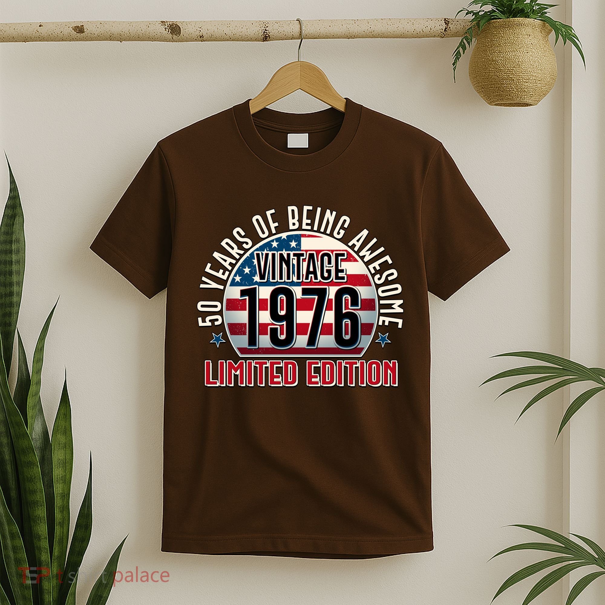 50th Birthday Vintage 1976 Limited Edition Years Of Being Awesome USA Flag  T-Shirt