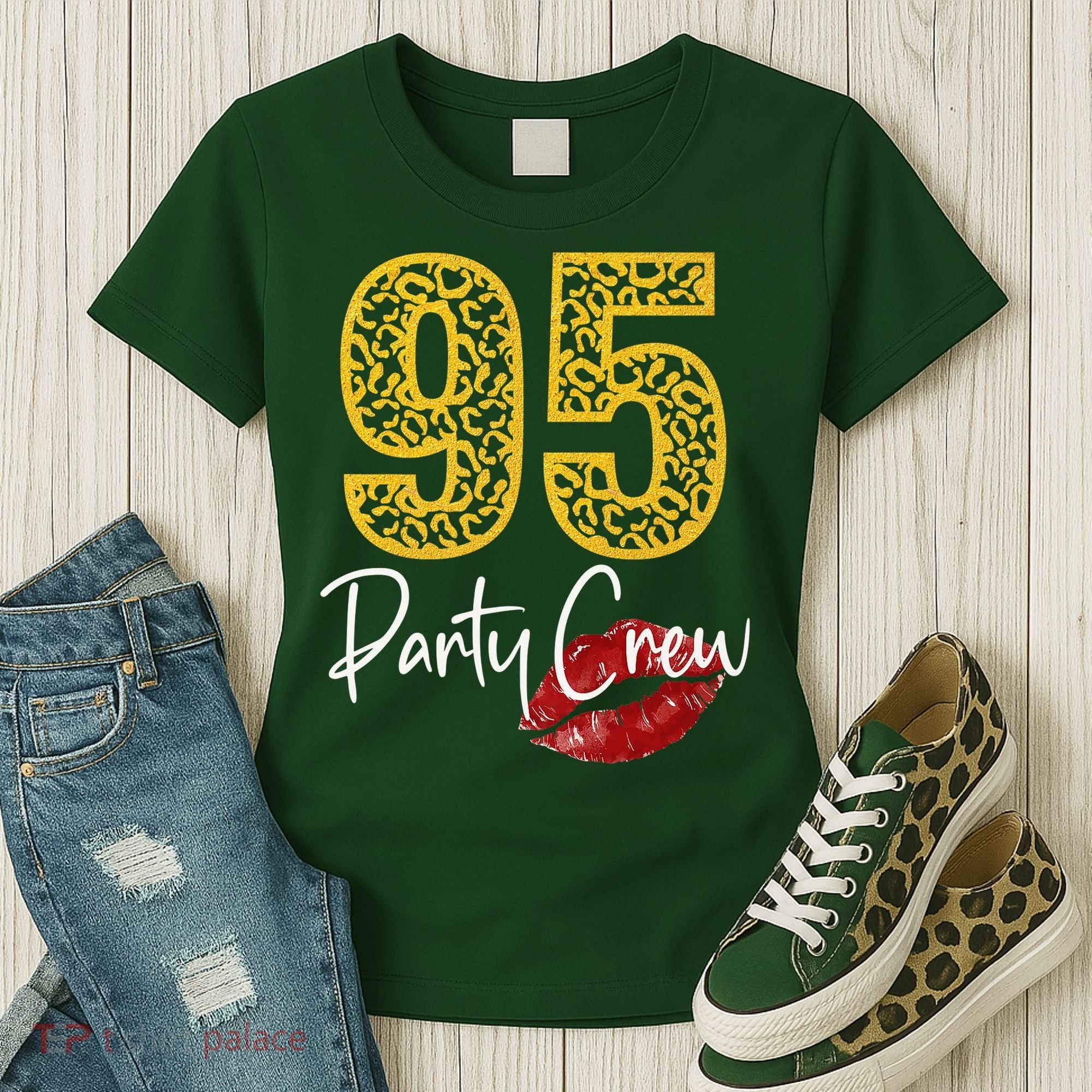 95 Party Crew Drinking Beer 95th Years Happy Birthday Red Lips Women's T-Shirt