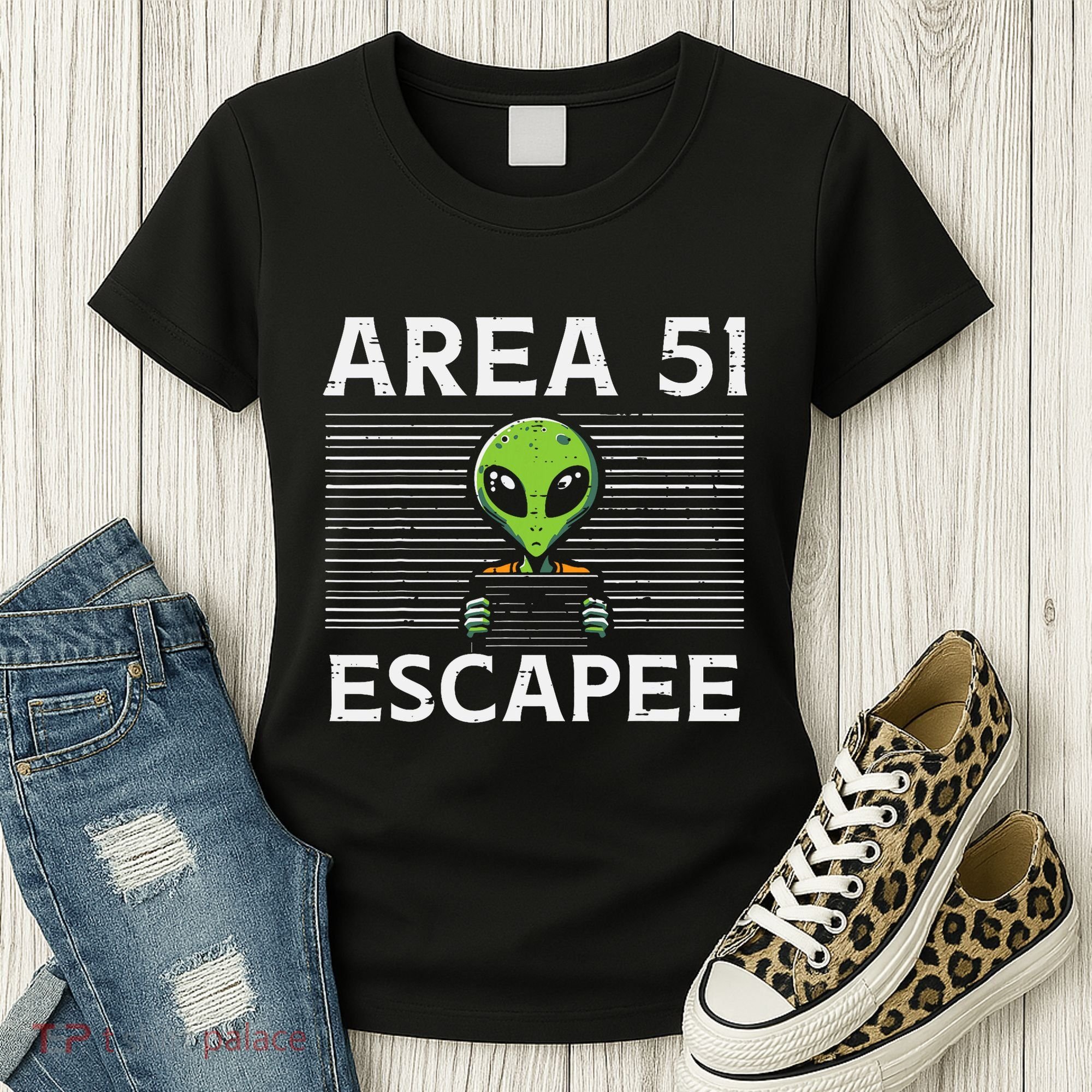 Alien Area 51 Escapee Funny Costume Ufo Women's T-Shirt