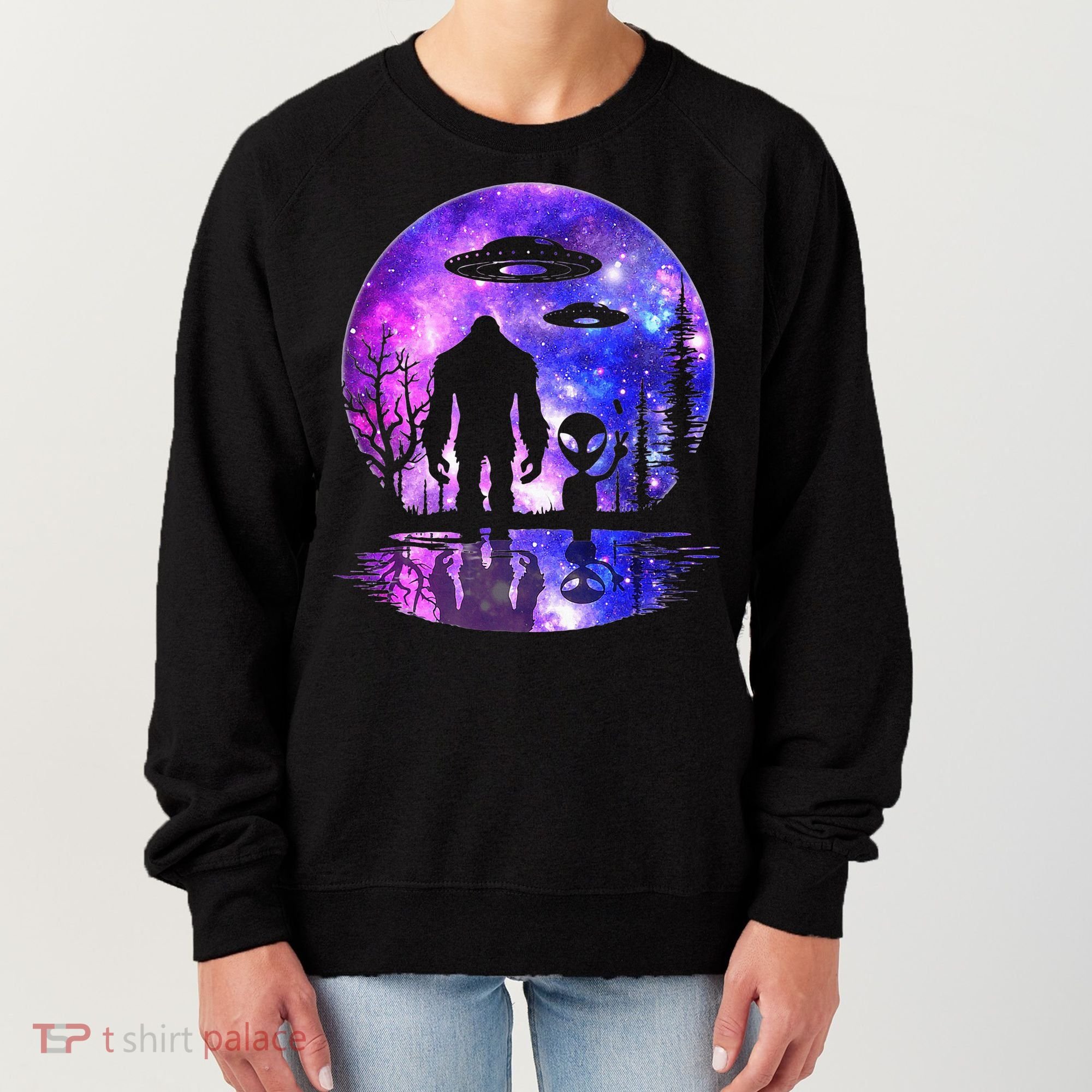 Alien And Bigfoot Full Moon Sasquatch Ufo Women's Sweatshirt