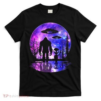 Alien And Bigfoot Full Moon Sasquatch Ufo T-Shirt