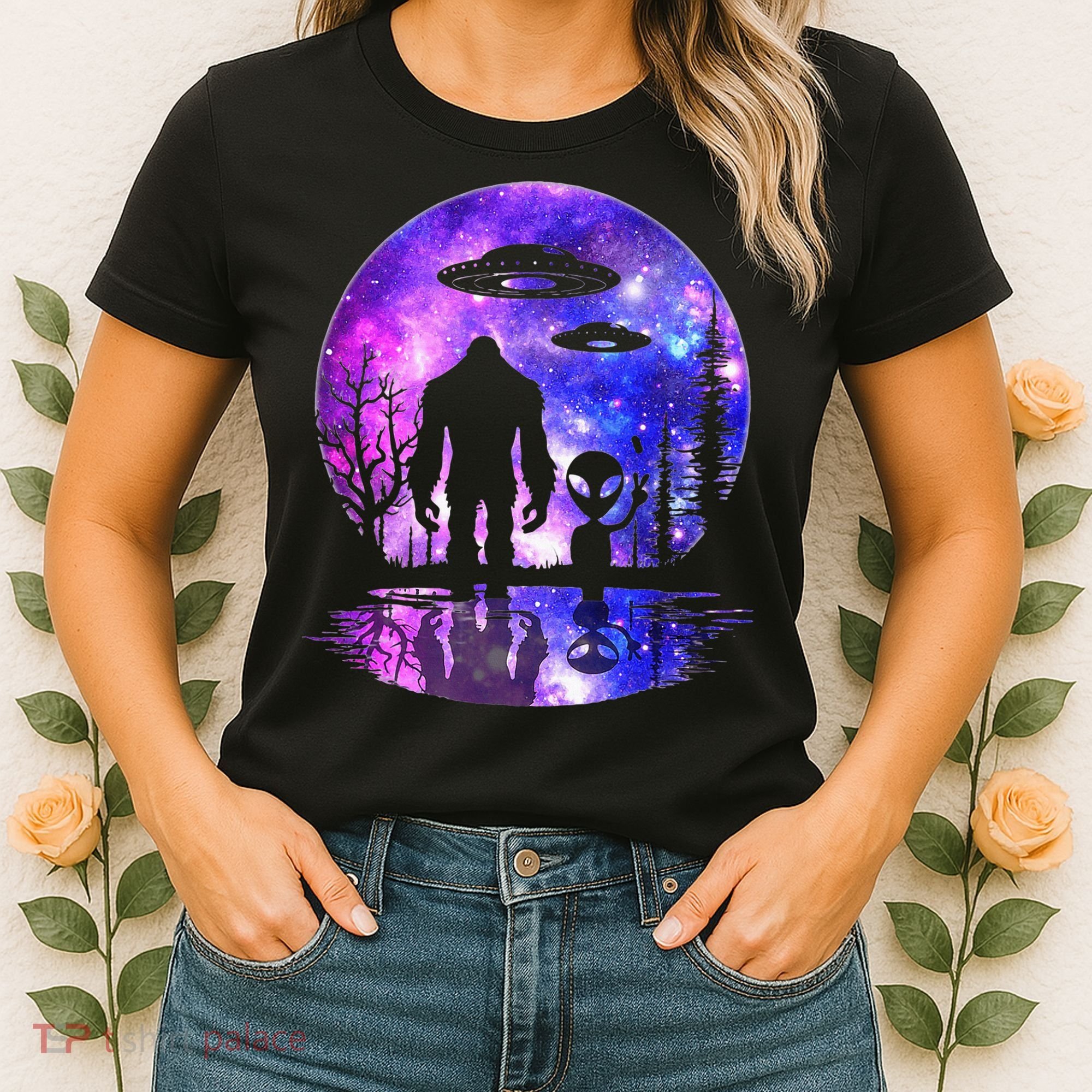 Alien And Bigfoot Full Moon Sasquatch Ufo Women's T-Shirt