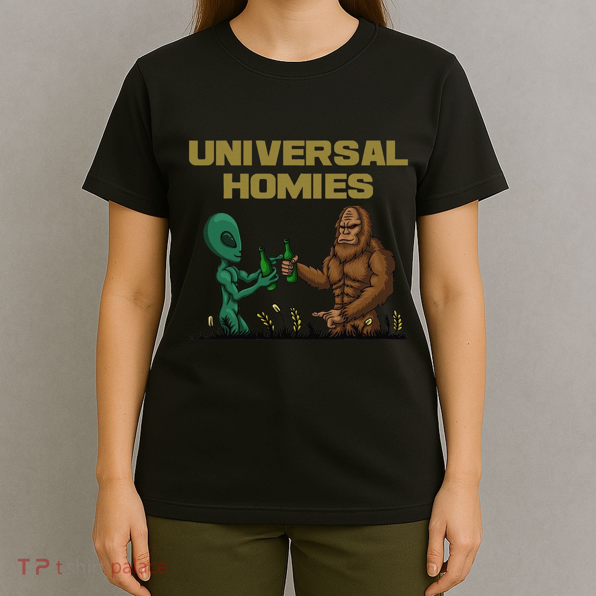 Aliens and bigfoot are homies T-Shirt
