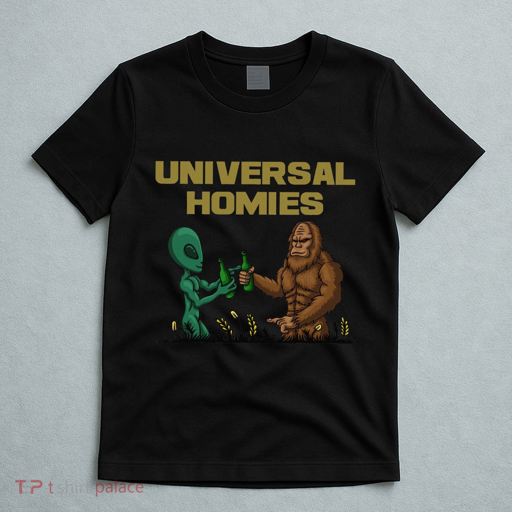 Aliens and bigfoot are homies T-Shirt