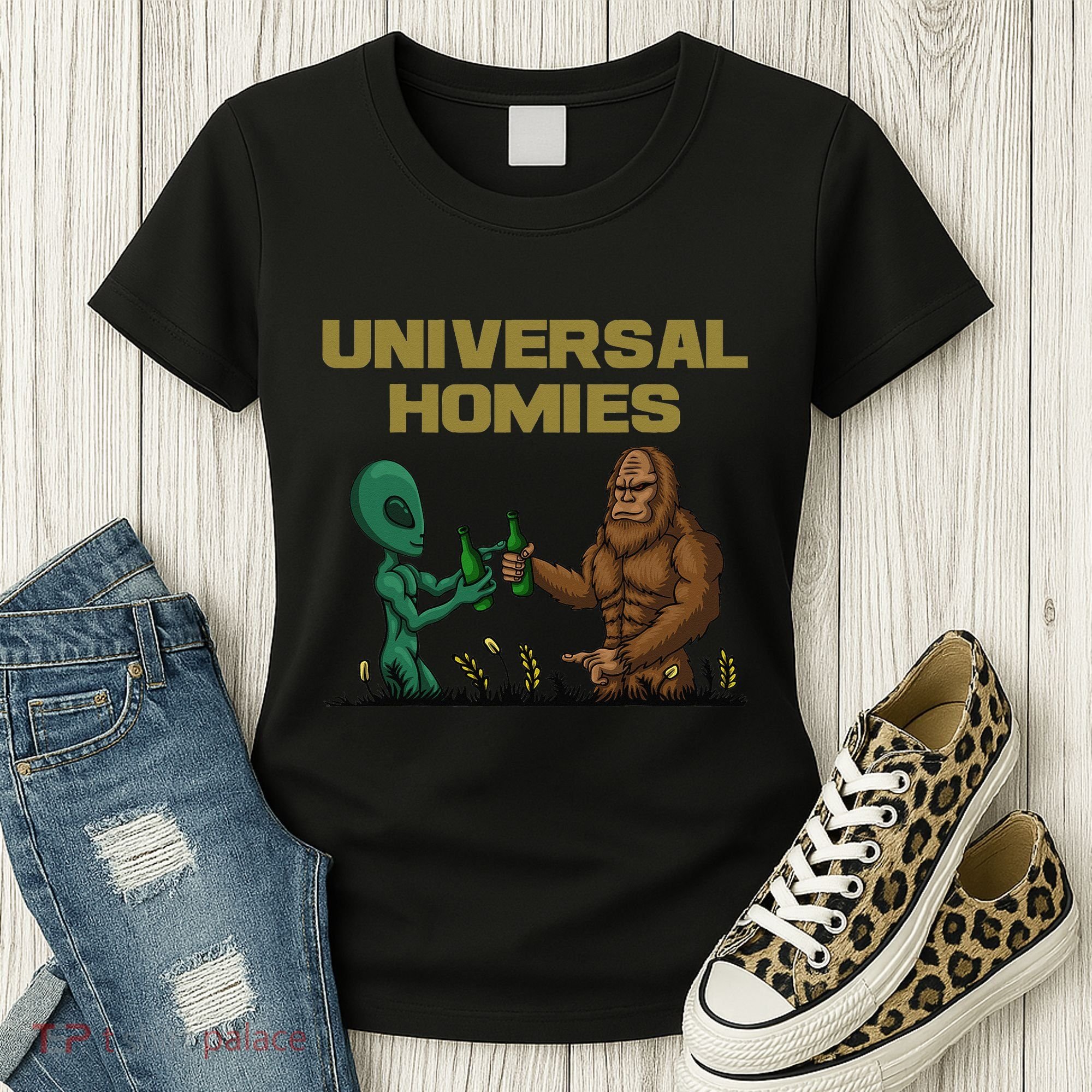 Aliens and bigfoot are homies Women's T-Shirt