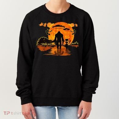 Alien And Bigfoot Sasquatch Moon Halloween Women's Sweatshirt