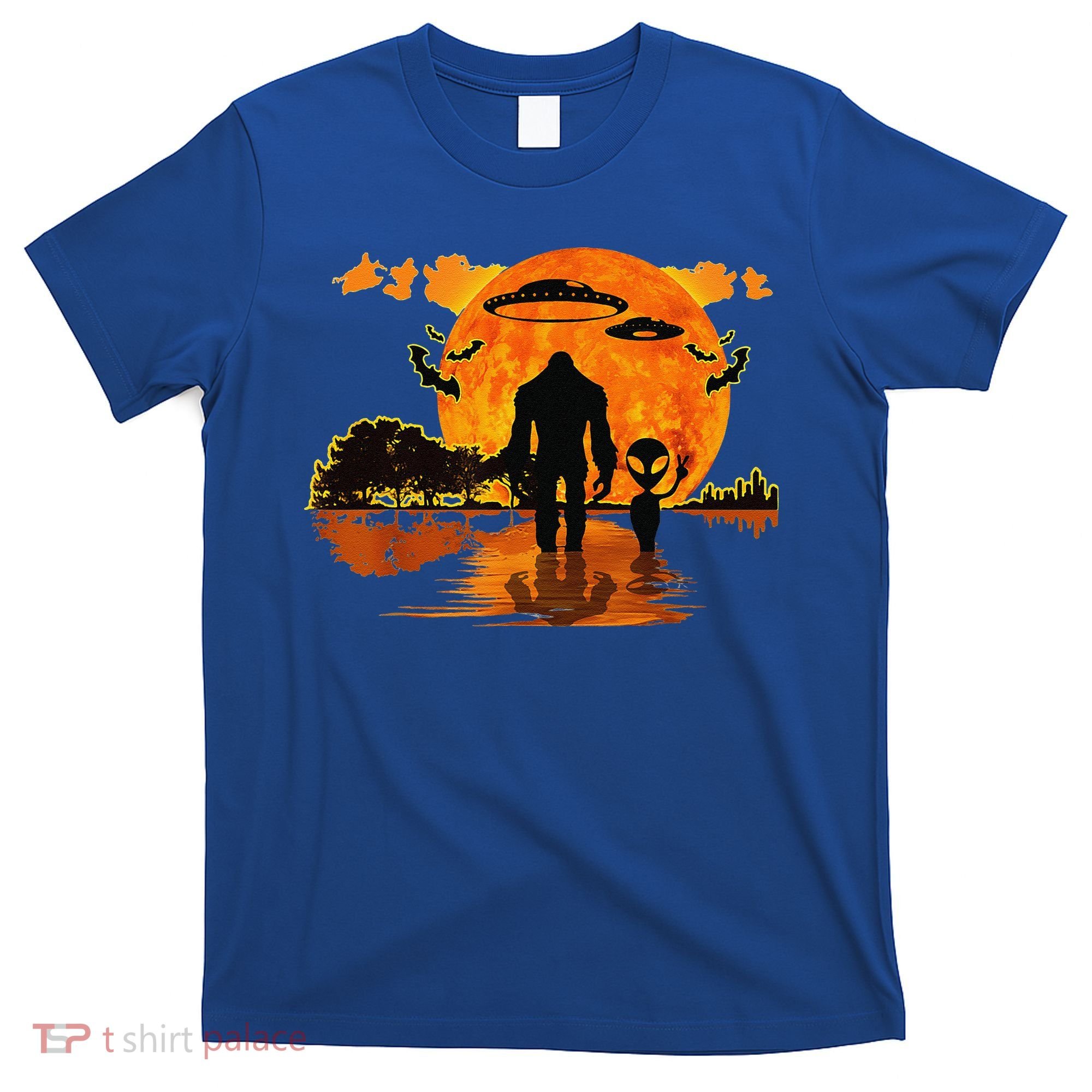 Alien And Bigfoot Sasquatch Moon Halloween T-Shirt
