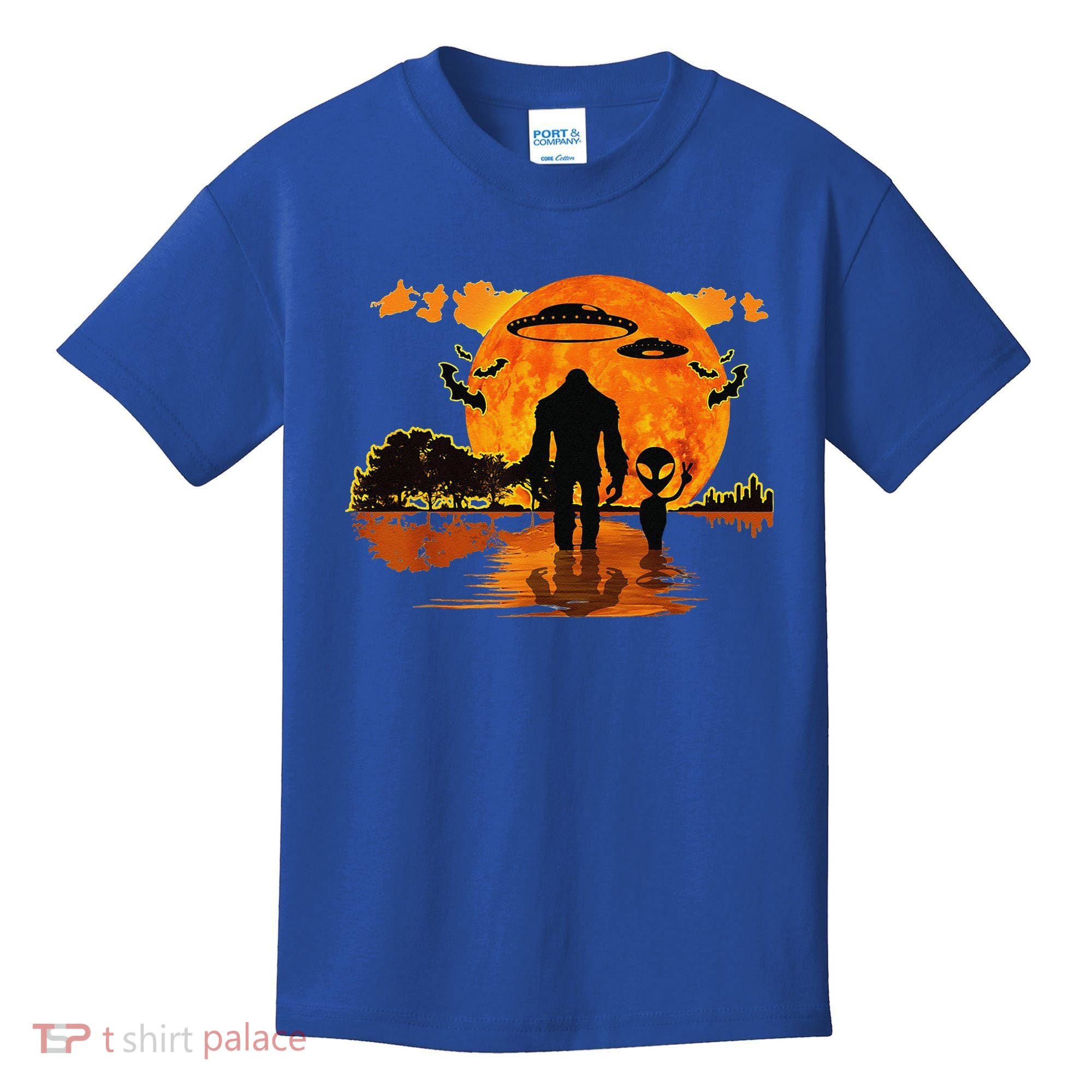Alien And Bigfoot Sasquatch Moon Halloween Kids T-Shirt