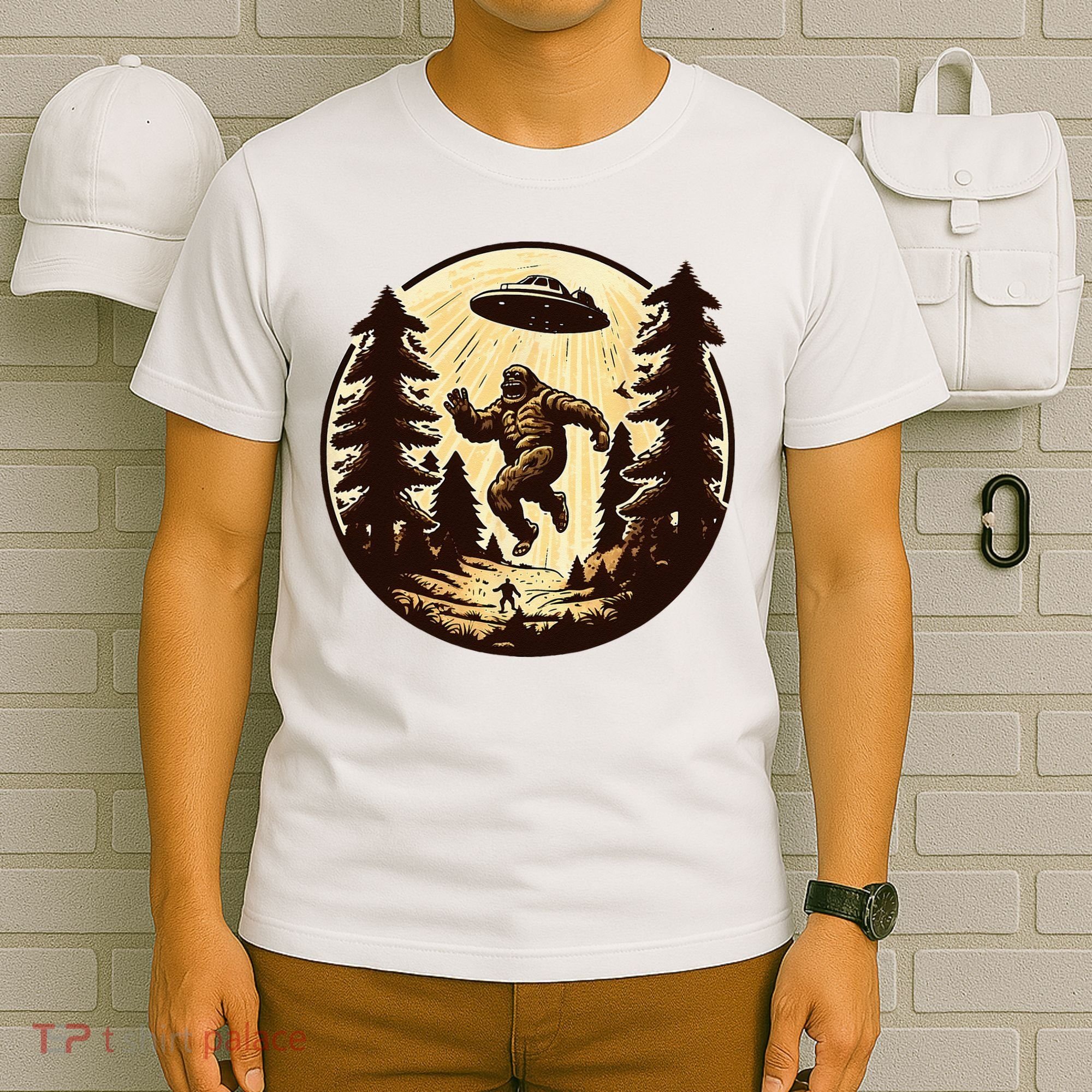 Alien And Bigfoot UFO Bigfoot Alien T-Shirt