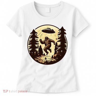 Alien And Bigfoot UFO Bigfoot Alien Women's T-Shirt