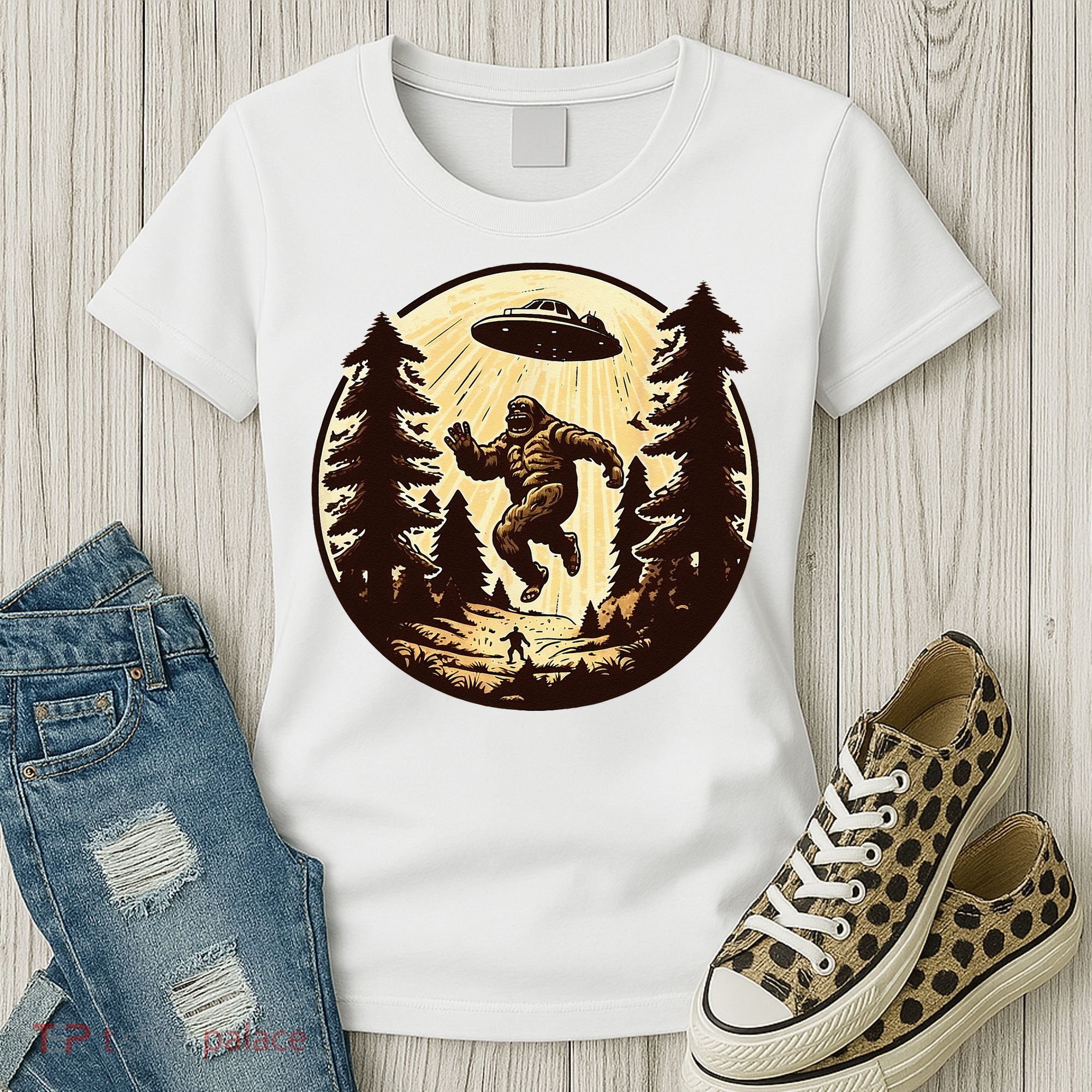 Alien And Bigfoot UFO Bigfoot Alien Women's T-Shirt