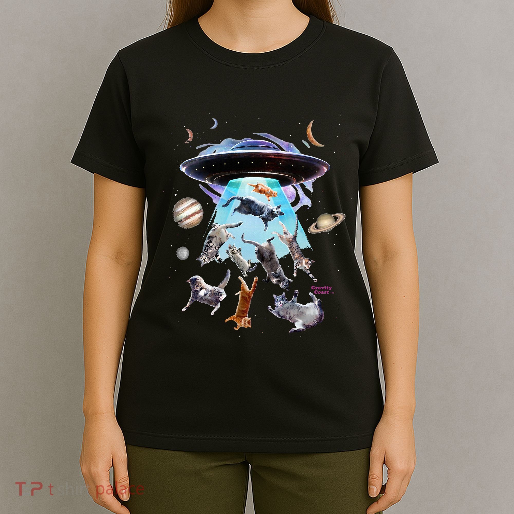 Aliens Abducting Cats Cat Kittens Ufo Saucer Cat Lover Gifts T-Shirt