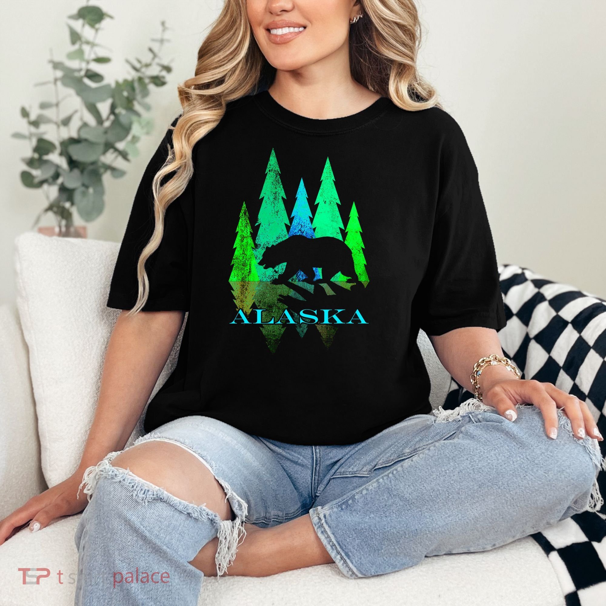 Alaska Alaskan Northern Light Trees With Bear Comfort Colors T-Shirt