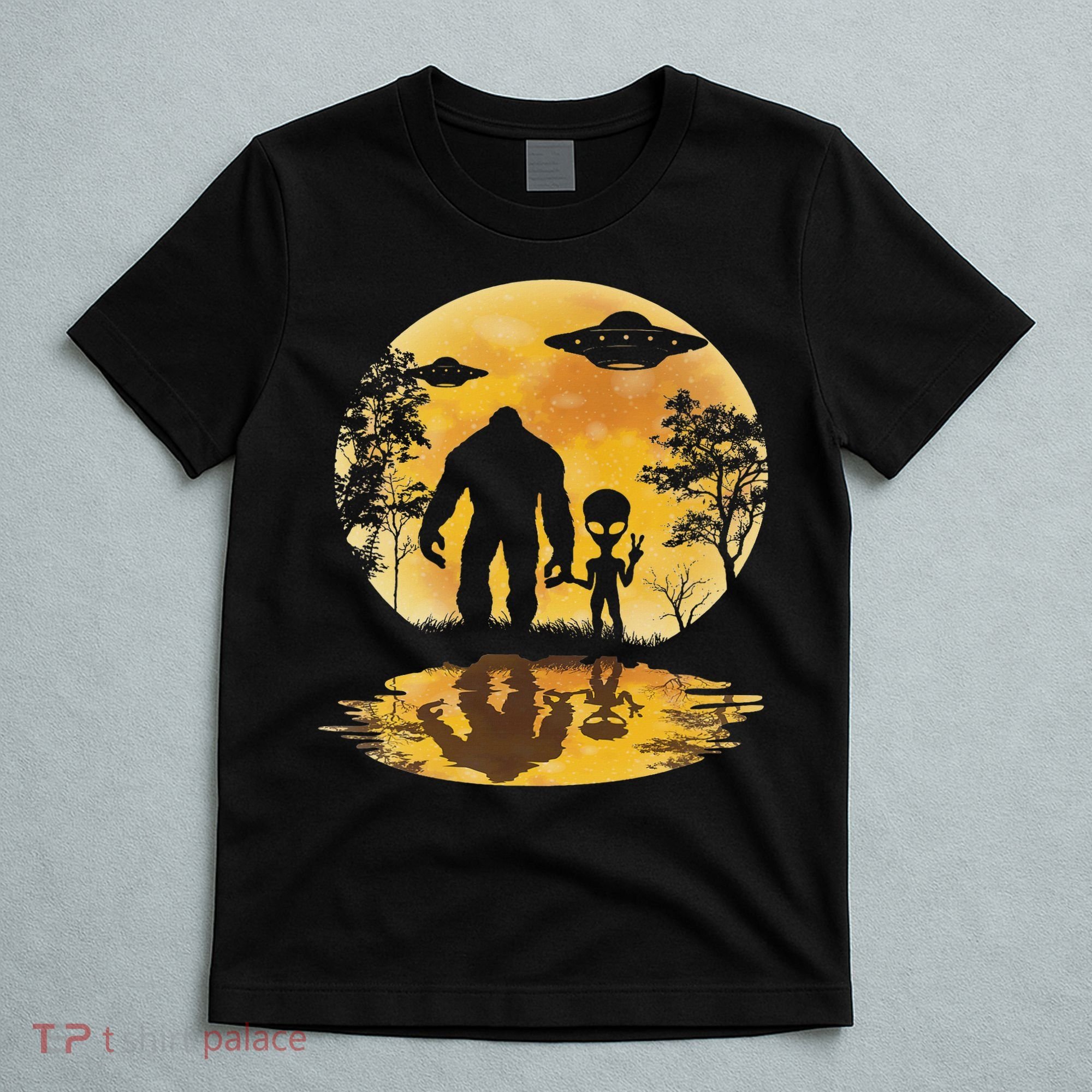 Alien Bigfoot Moon Sasquatch Ufo Extraterrestrial Women T-Shirt