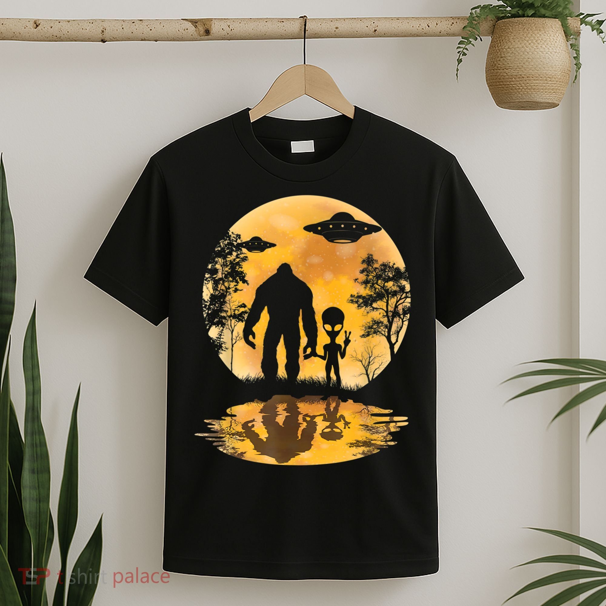 Alien Bigfoot Moon Sasquatch UFO Extraterrestrial Men Women T-Shirt