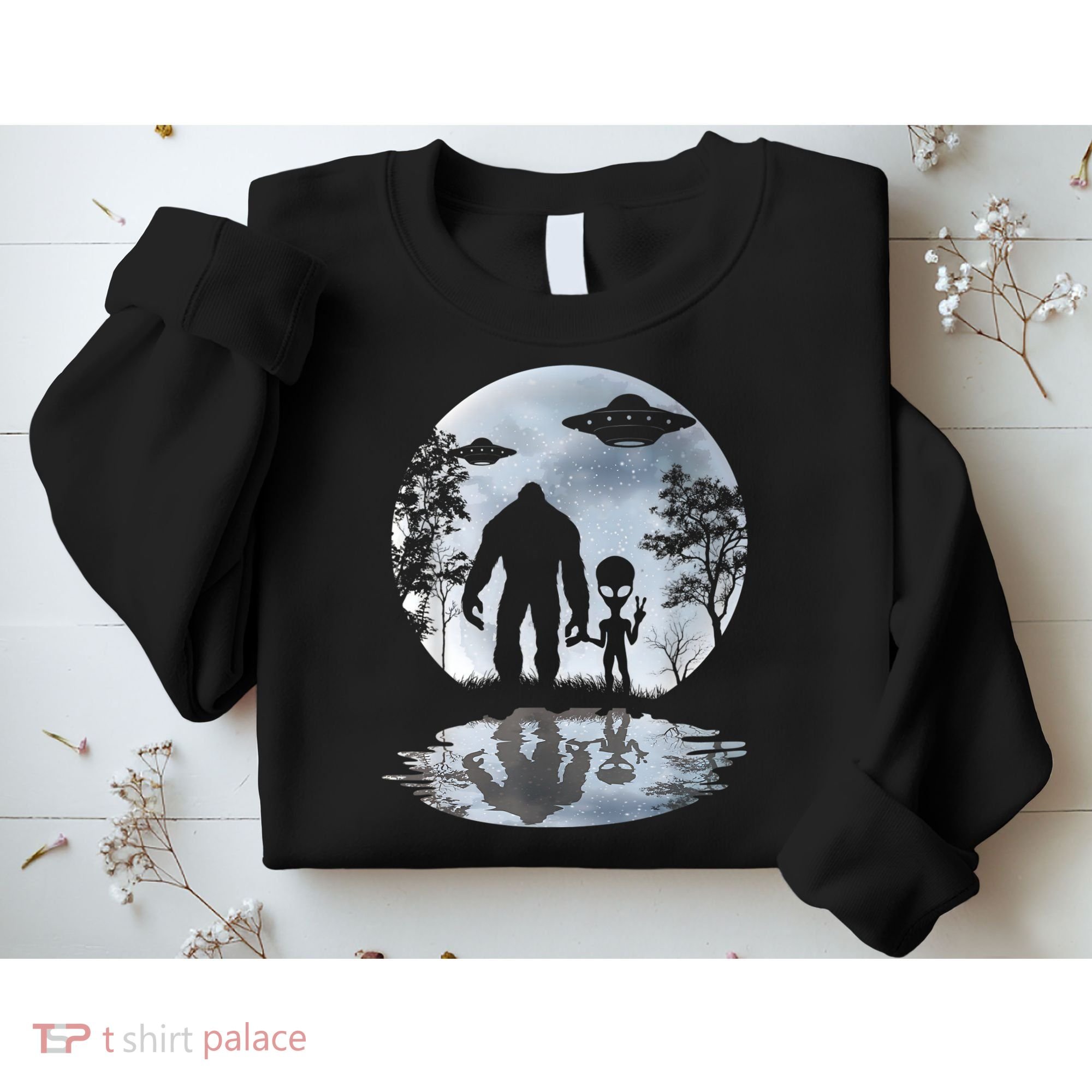 Alien Bigfoot Moon Sasquatch UFO Extraterrestrial Men Women Sweatshirt
