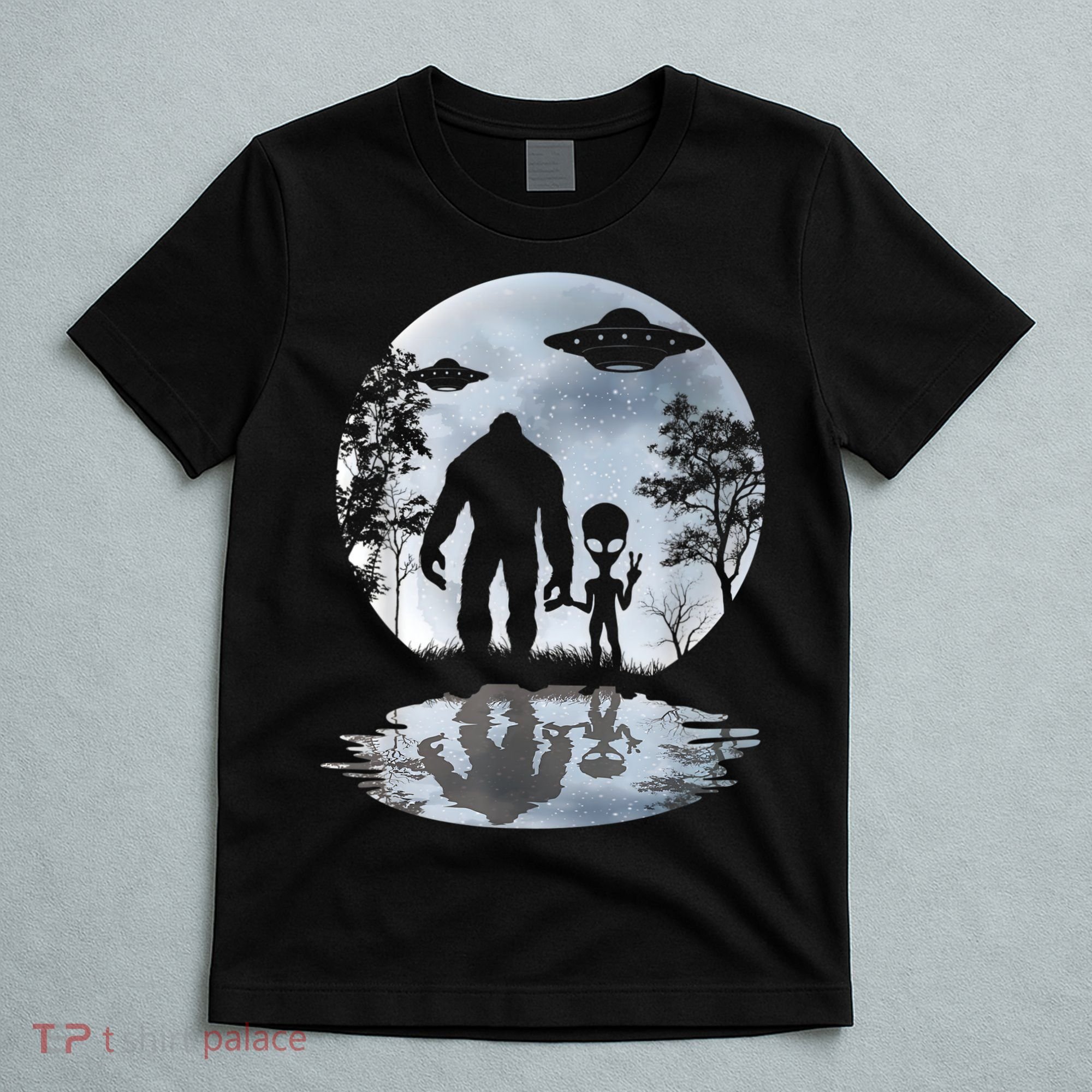 Alien Bigfoot Moon Sasquatch UFO Extraterrestrial Men Women T-Shirt