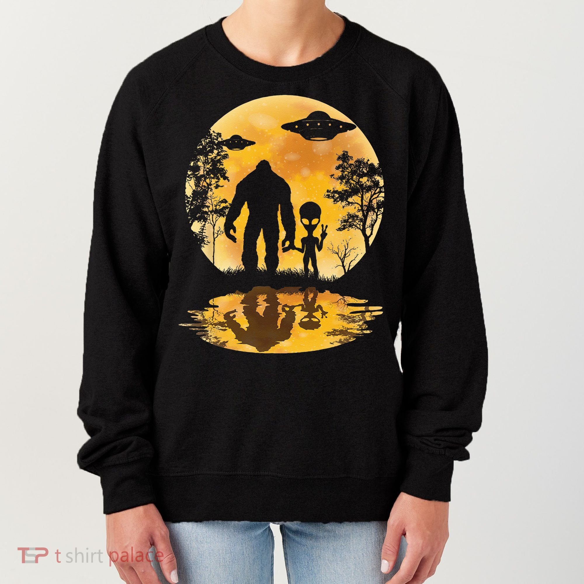 Alien Bigfoot Moon Sasquatch UFO Extraterrestria Women's Sweatshirt
