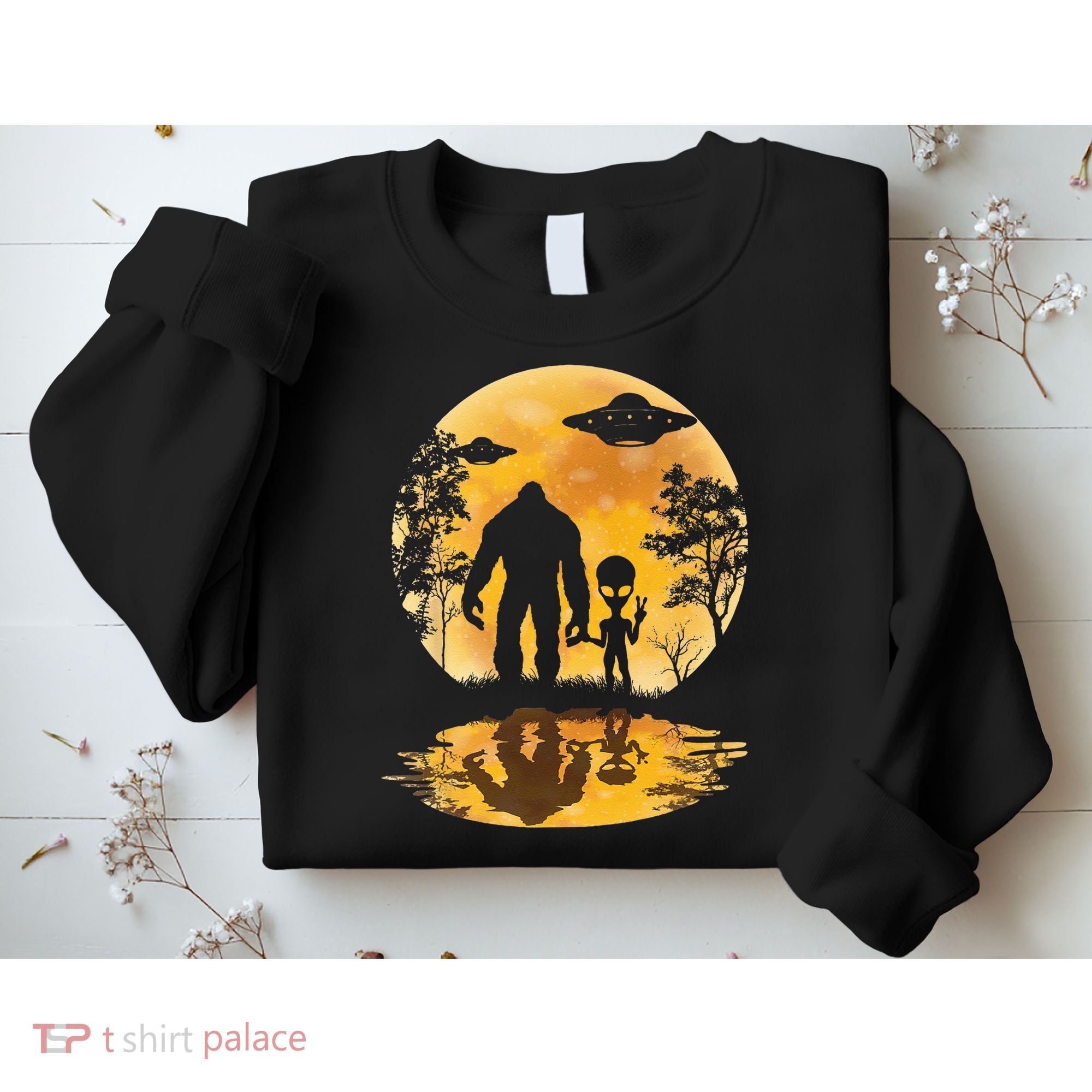 Alien Bigfoot Moon Sasquatch UFO Extraterrestria Sweatshirt