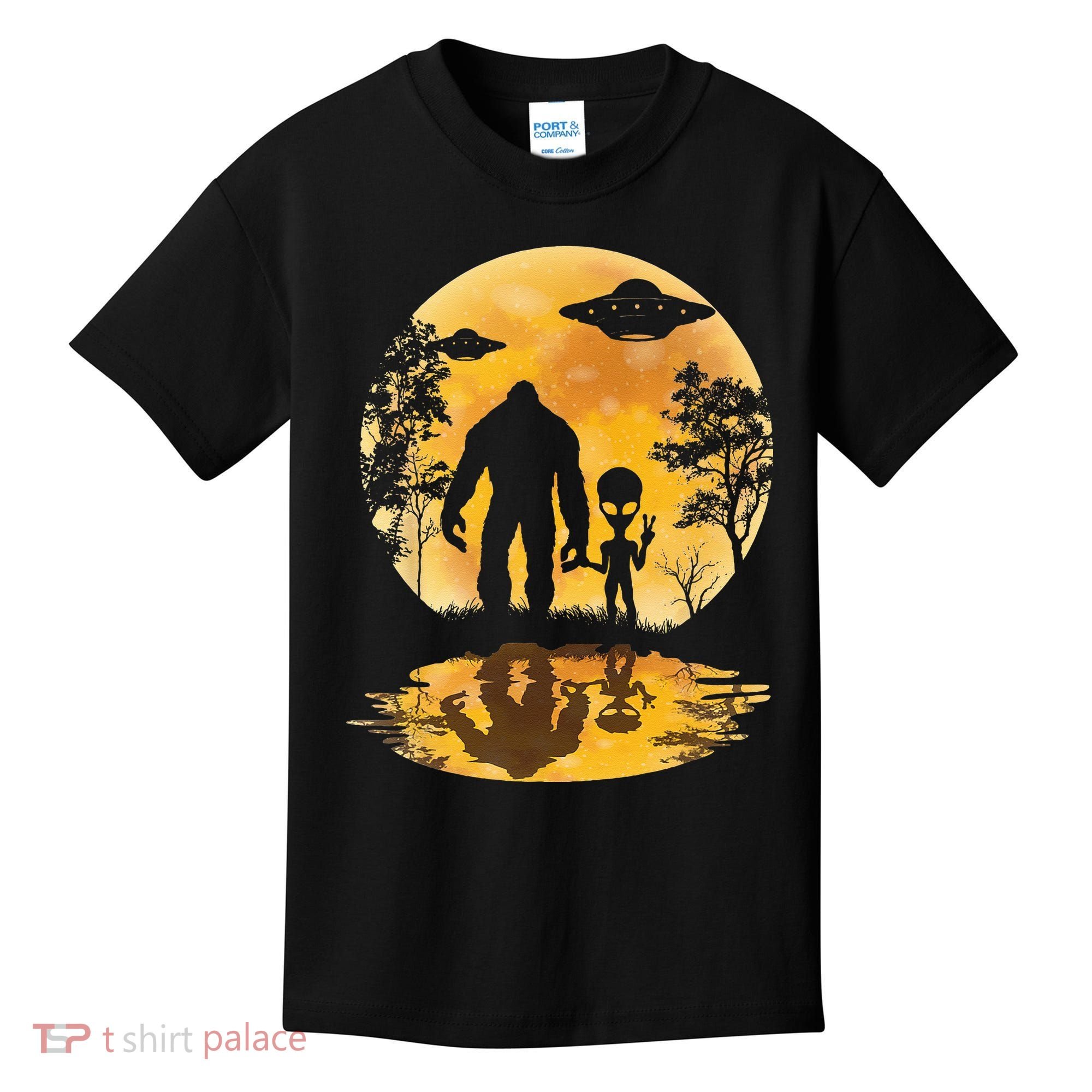 Alien Bigfoot Moon Sasquatch UFO Extraterrestria Kids T-Shirt