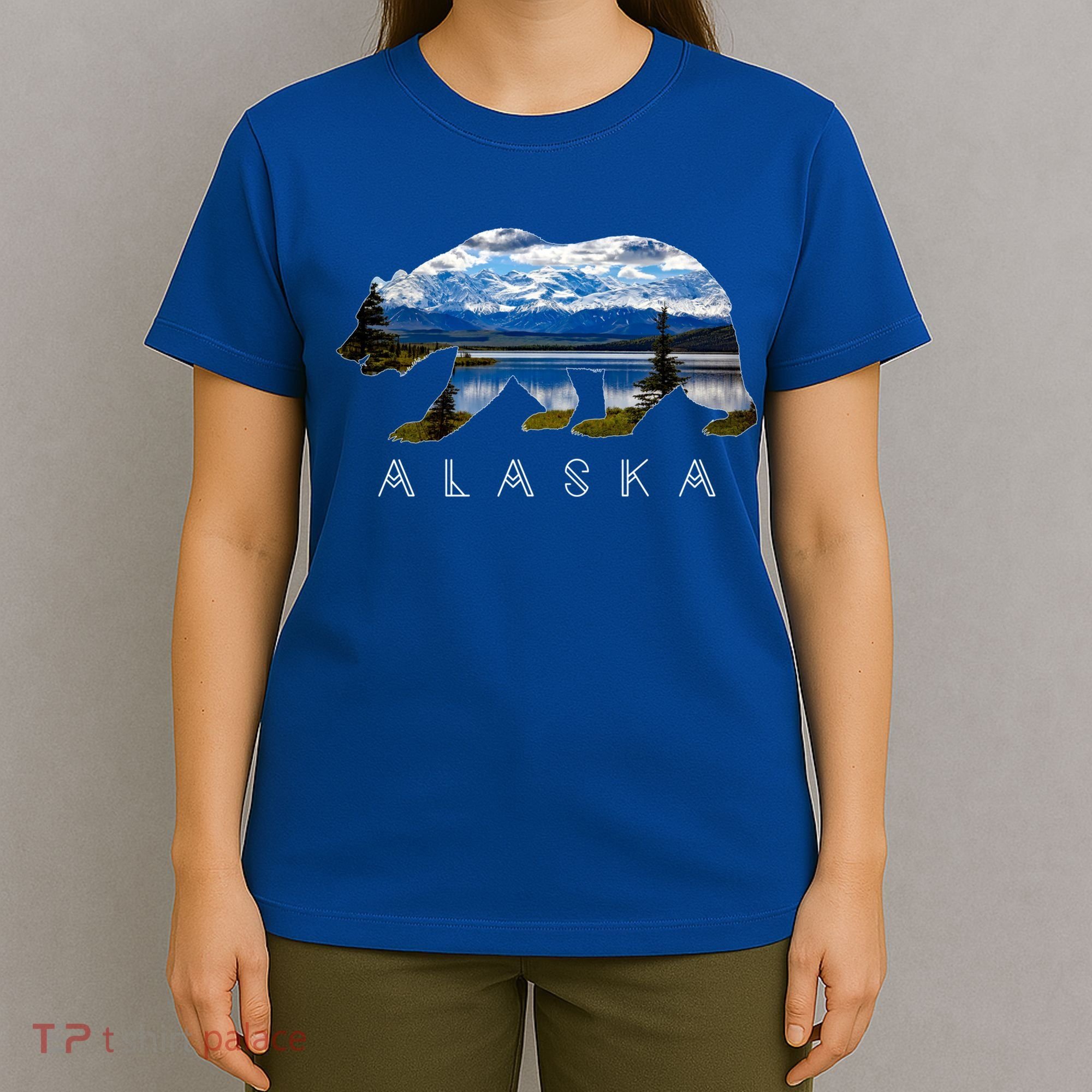 Alaskan Bear With Lake And Mountain Souvenir Gift T-Shirt