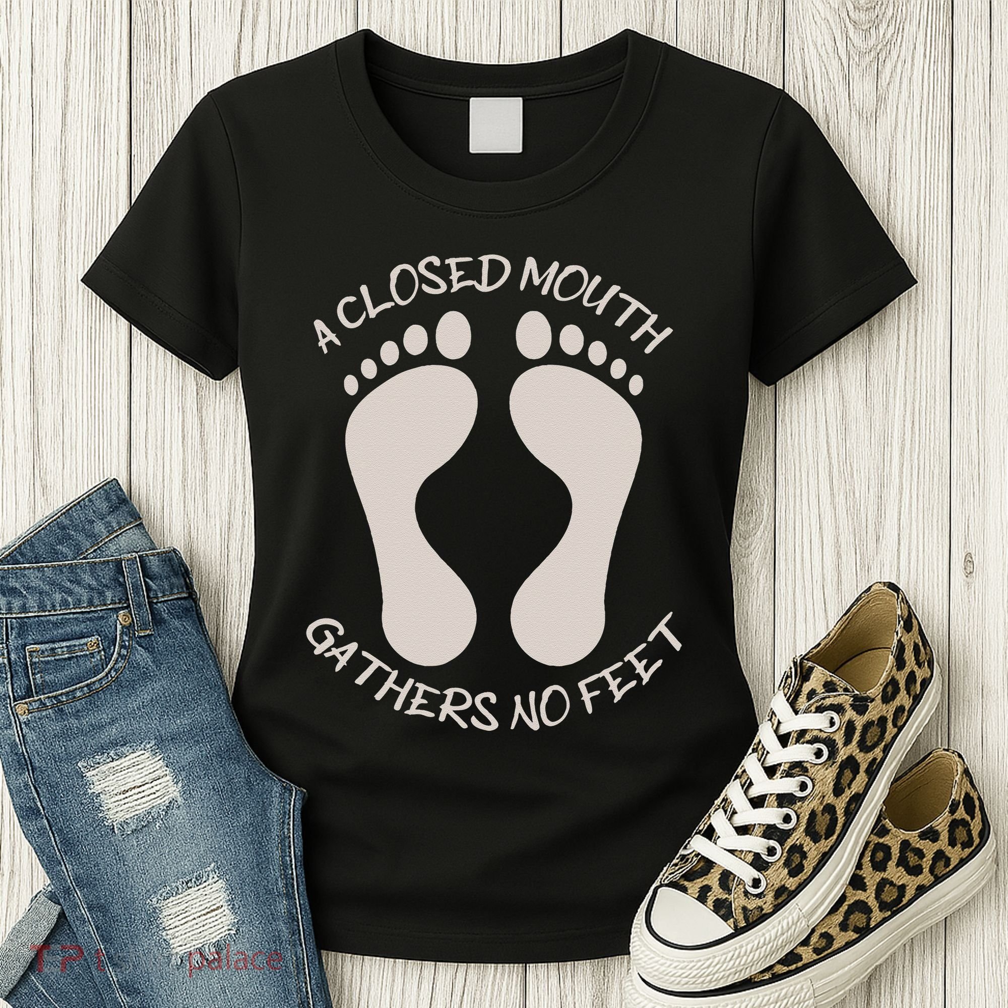 A Closed Mouth Gathers No Feet Funny Pun Corny Dad Joke Women's T-Shirt