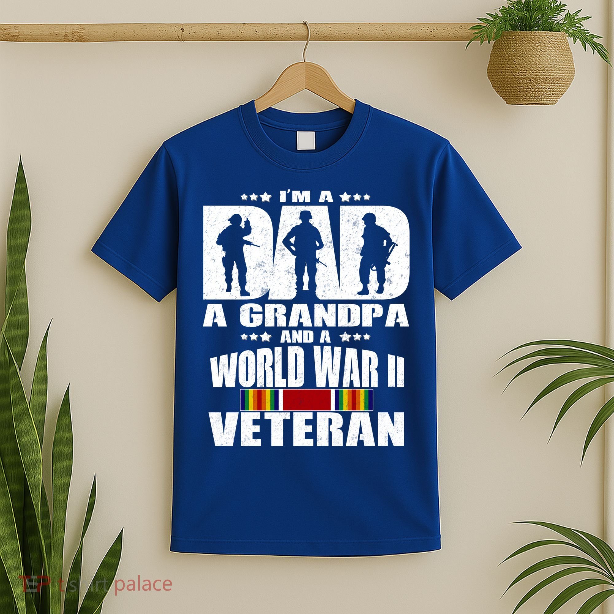A Dad A Grandpa And A World War 2 Veteran Gift T-Shirt