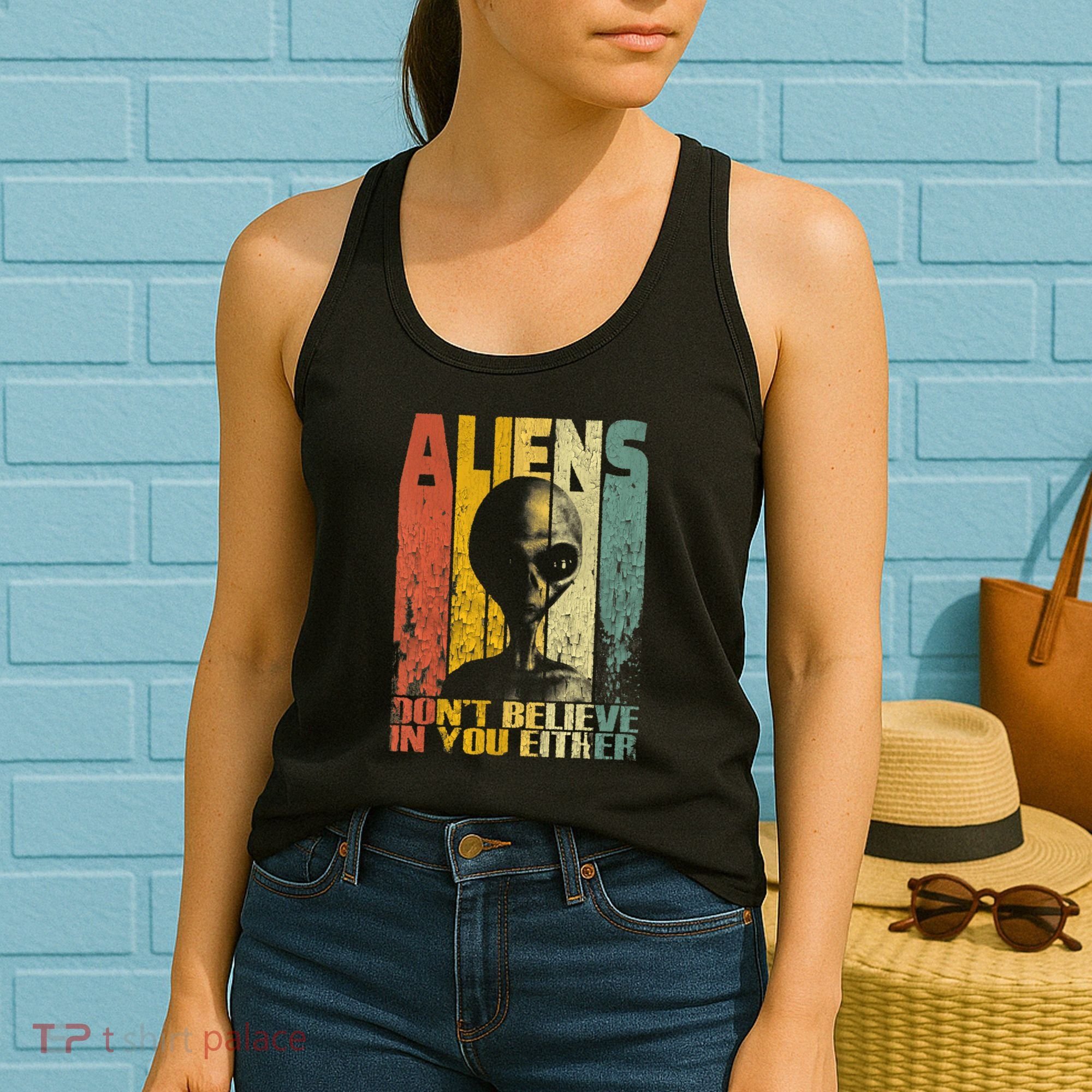 Aliens Dont Believe In You Either Women's Tank Top