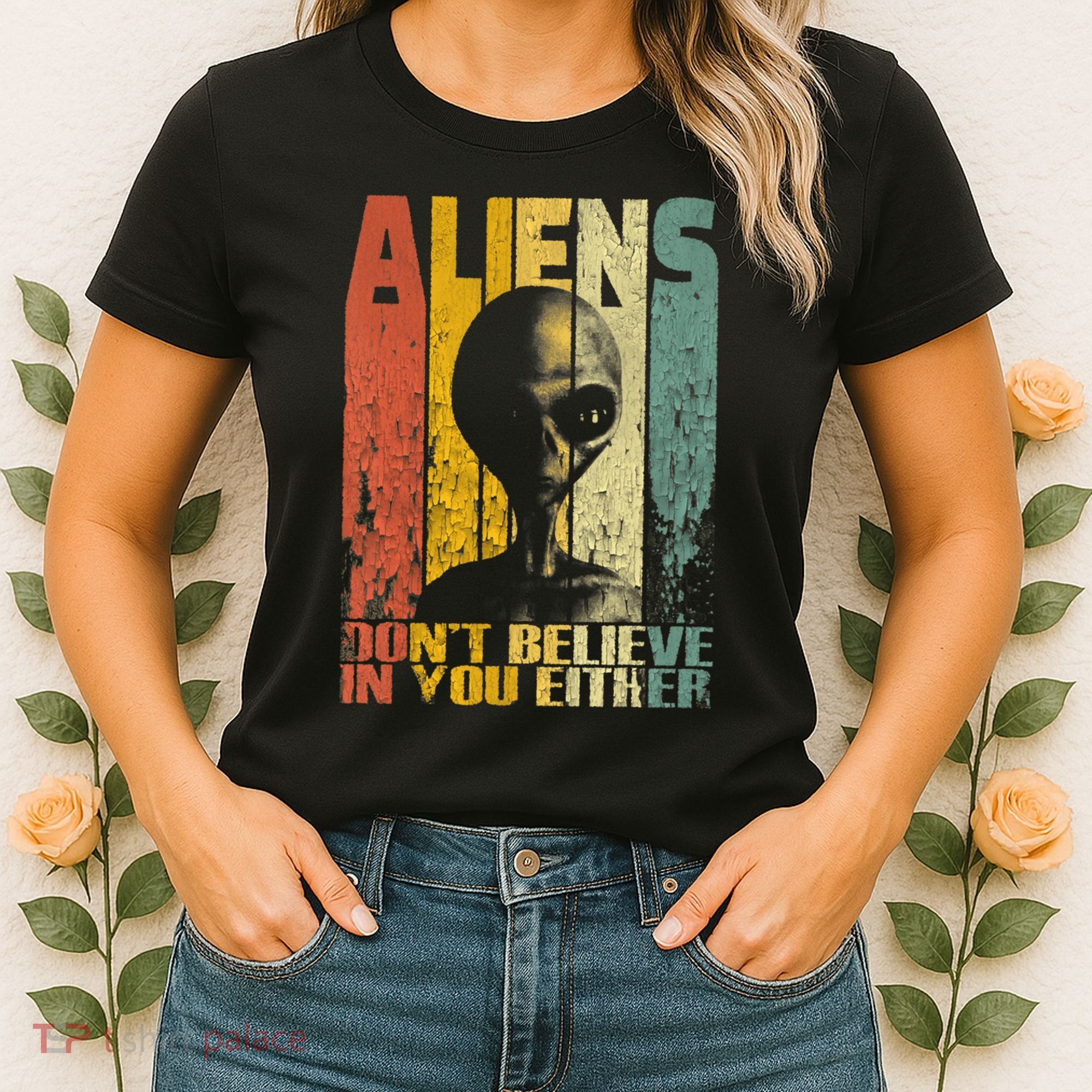 Aliens Dont Believe In You Either Women's T-Shirt