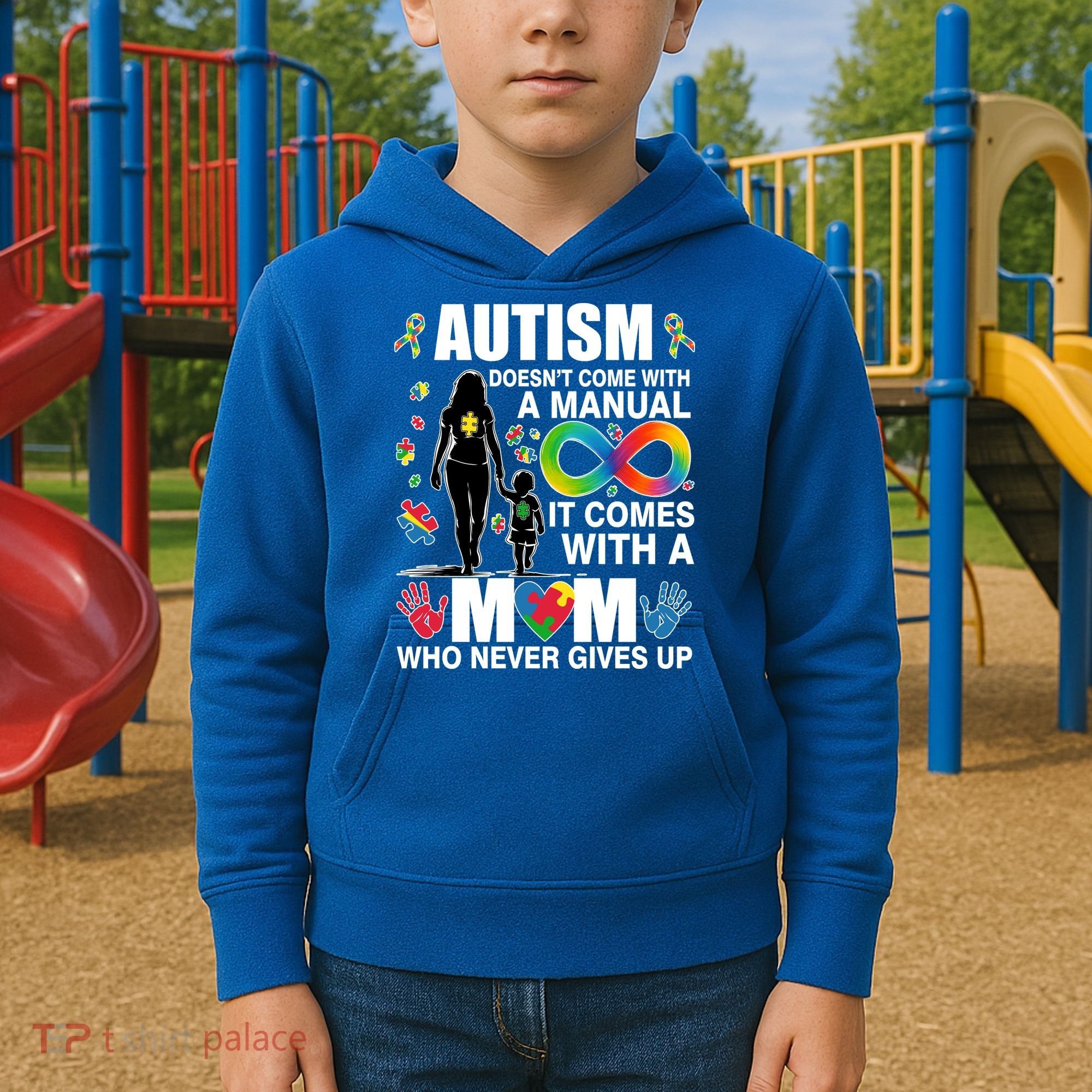 Autism Doesn't Come With A Manual It Comes With A Mom Who Never Gives Up Kids Hoodie