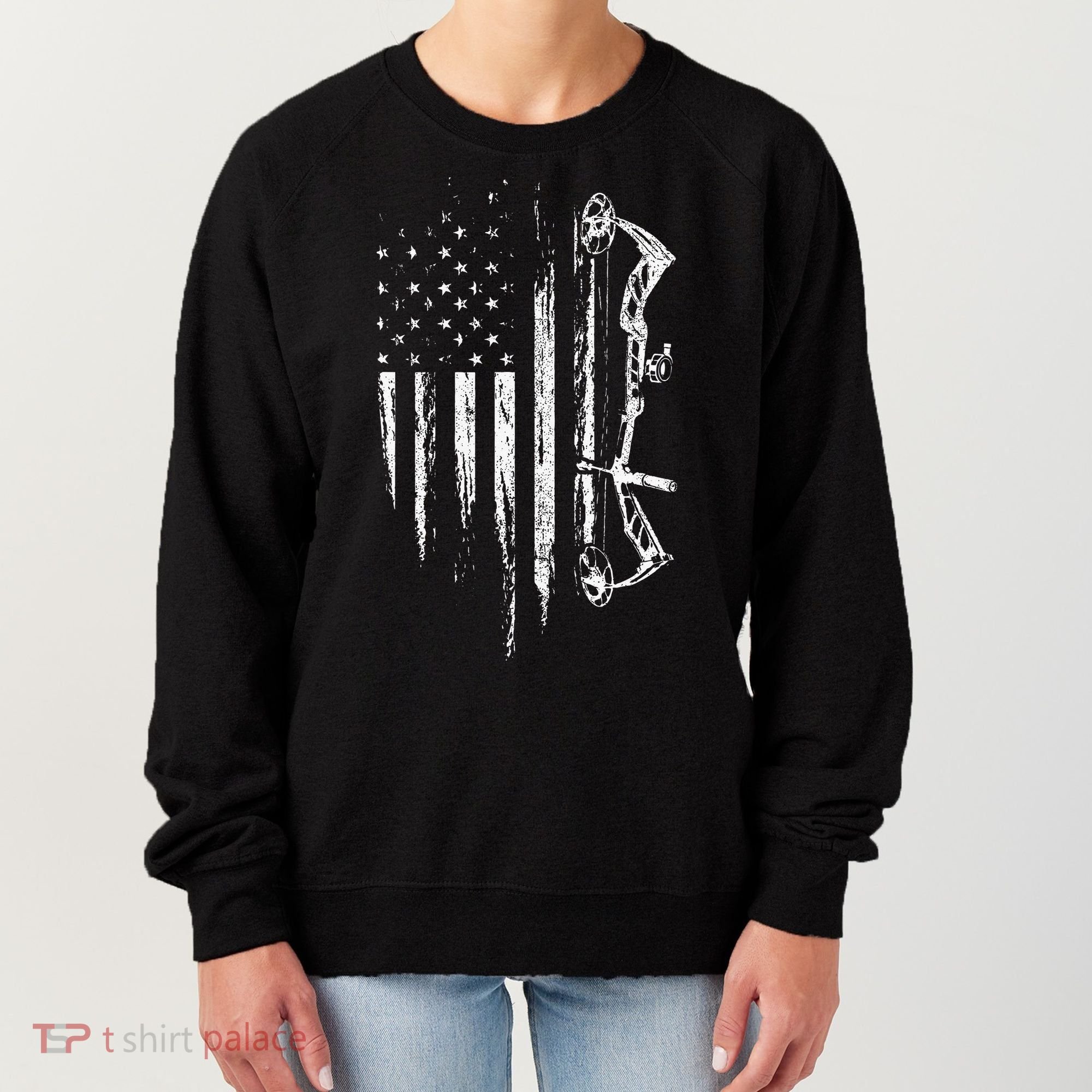 American Flag Bowhunting Bow Archery Gift For Deer Hunter Women's Sweatshirt