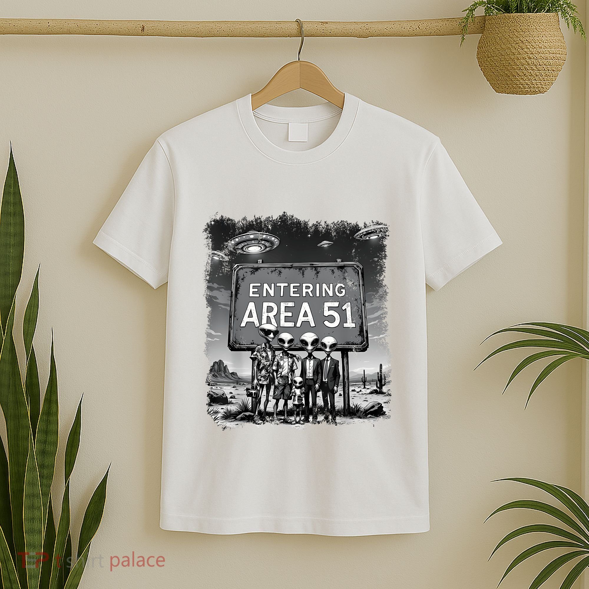 Aliens Group Photo Entering Area 51 Funny Ufo Uap Conspiracy T-Shirt
