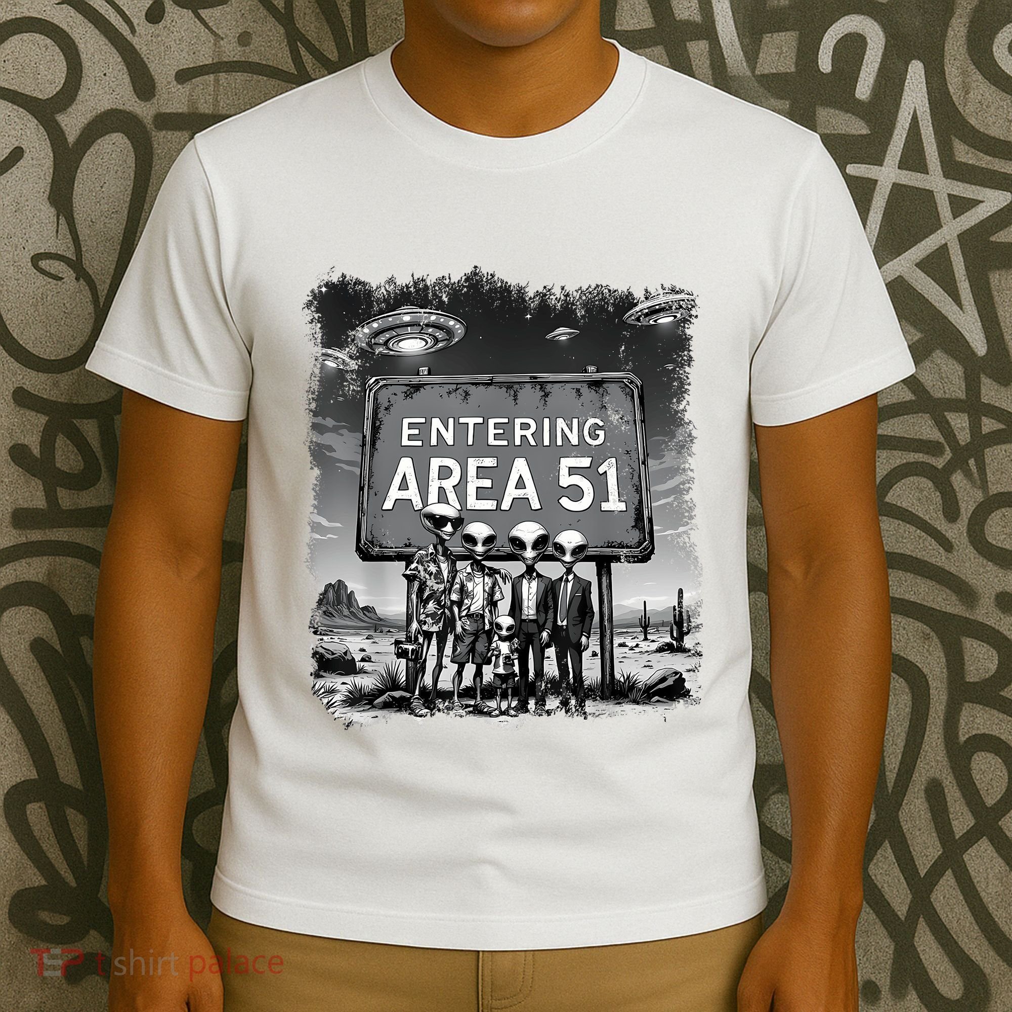 Aliens Group Photo Entering Area 51 Funny Ufo Uap Conspiracy T-Shirt