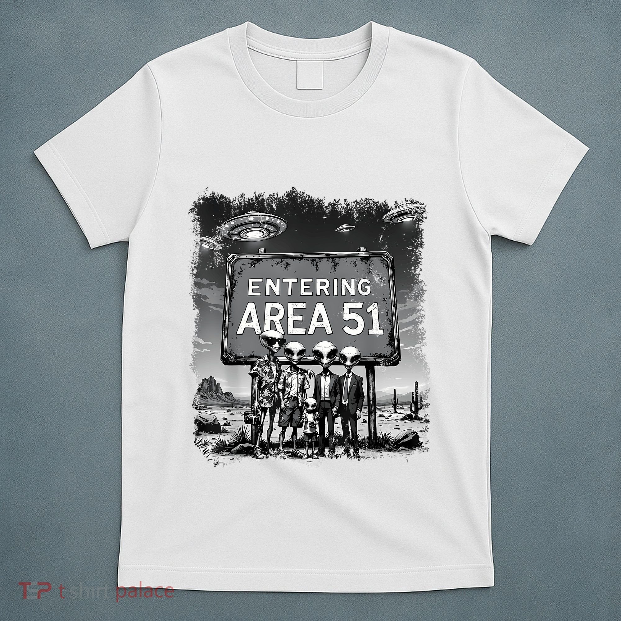 Aliens Group Photo Entering Area 51 Funny Ufo Uap Conspiracy T-Shirt