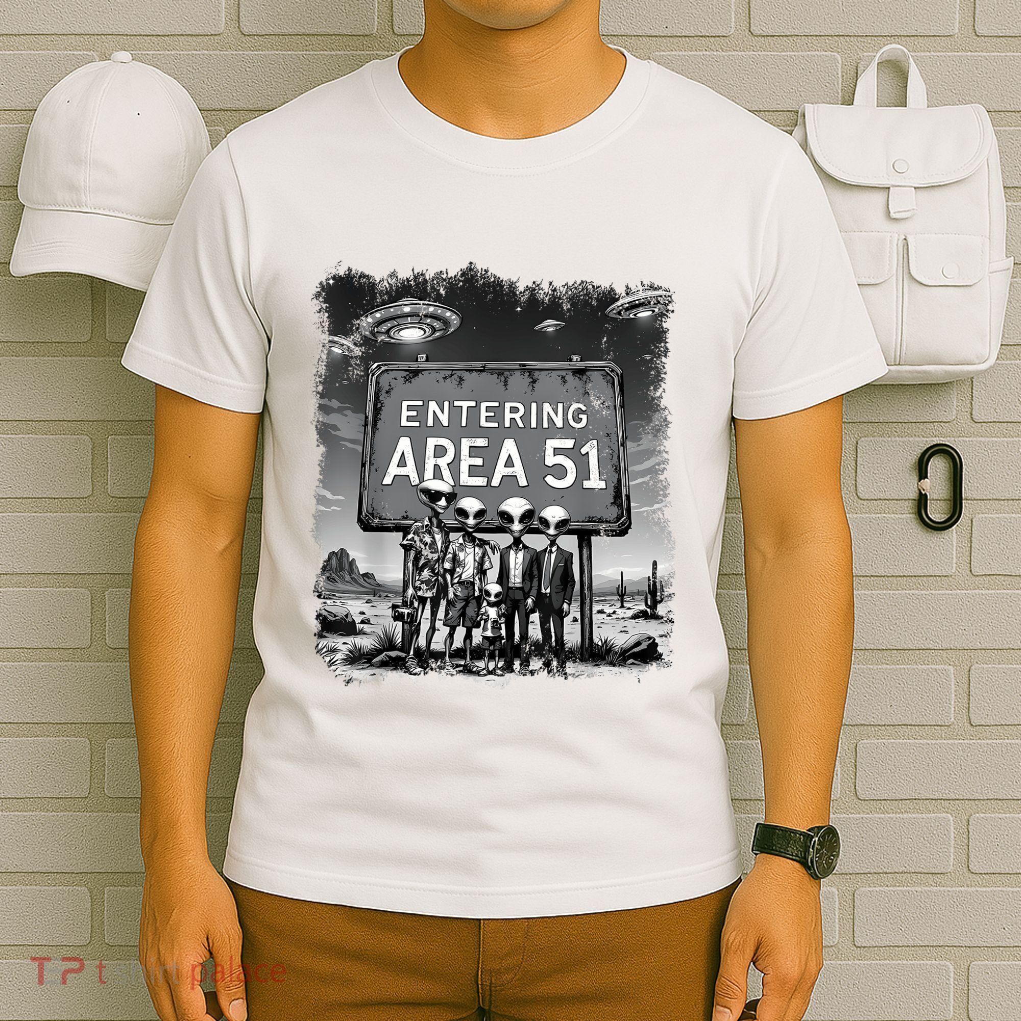 Aliens Group Photo Entering Area 51 Funny Ufo Uap Conspiracy T-Shirt