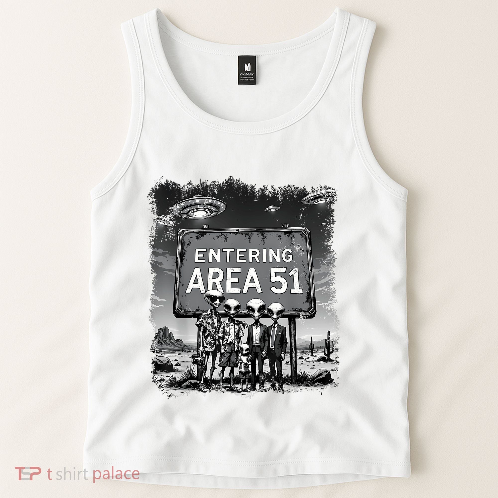 Aliens Group Photo Entering Area 51 Funny Ufo Uap Conspiracy Tank Top