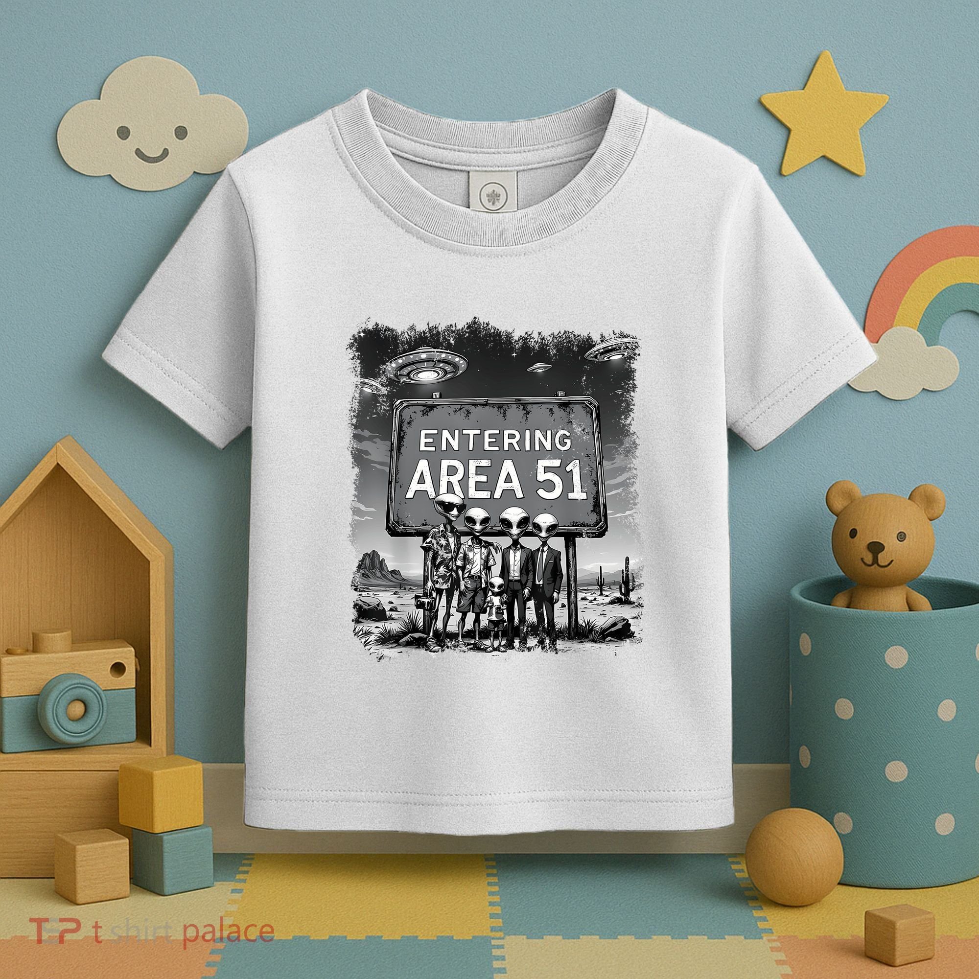 Aliens Group Photo Entering Area 51 Funny Ufo Uap Conspiracy Toddler T-Shirt