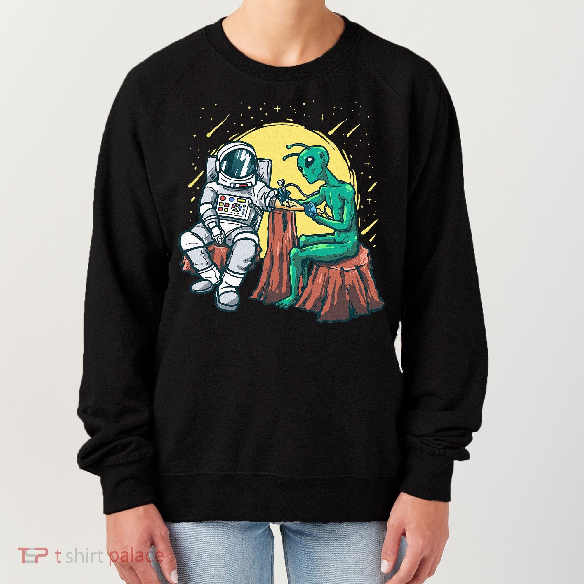 Alien Inking Astronaut Ink Funny Tattoo Artist Women's Sweatshirt