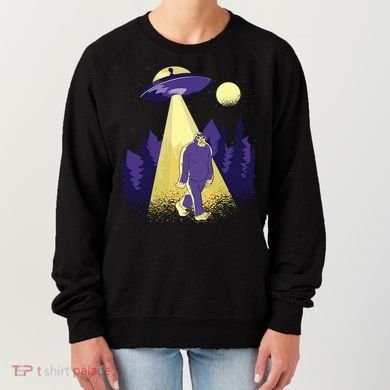Aliens Kidnapping Bigfoot Women's Sweatshirt