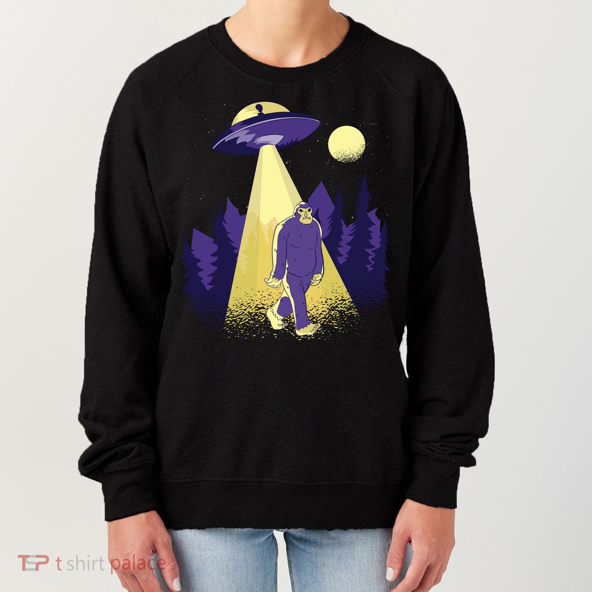 Aliens Kidnapping Bigfoot Women's Sweatshirt