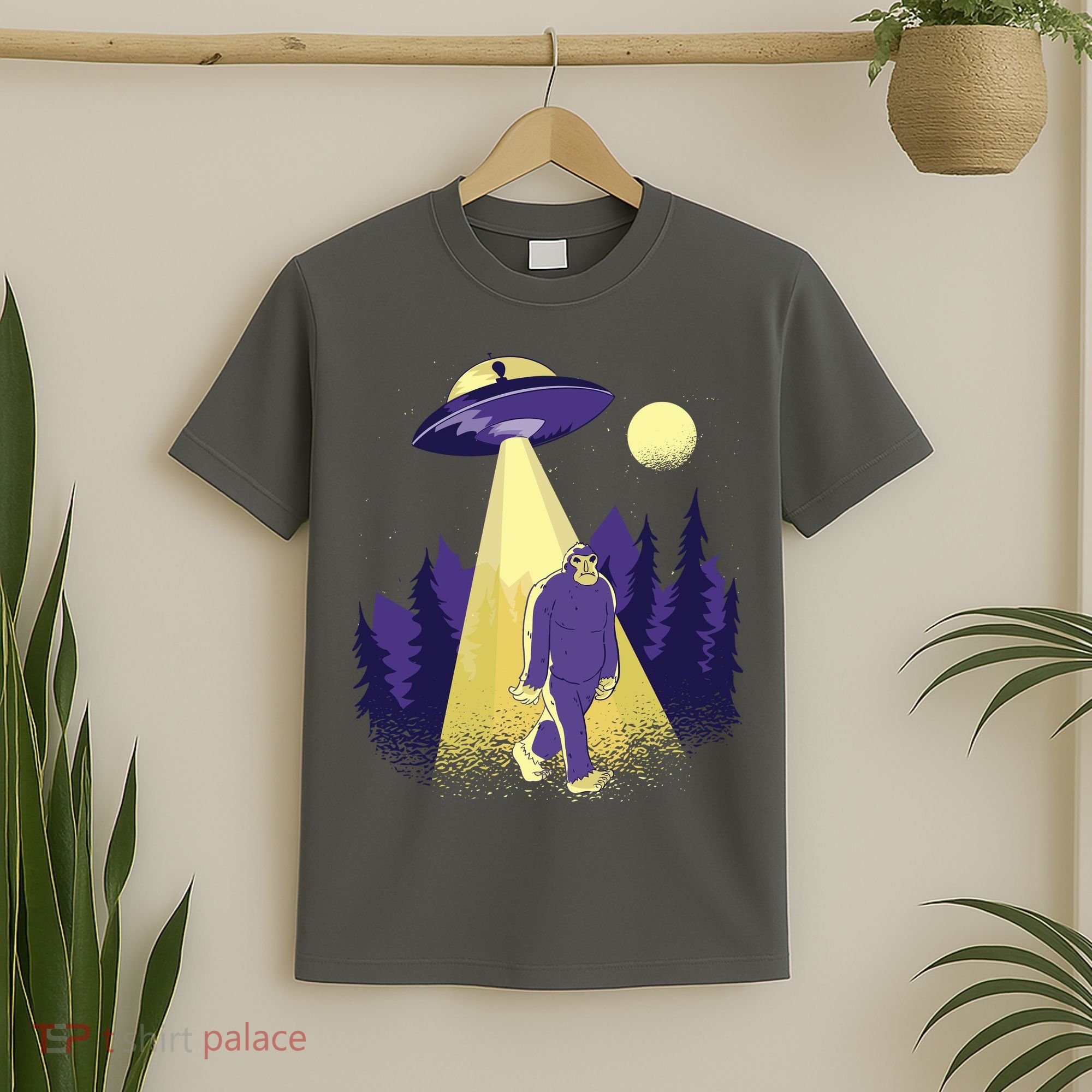Aliens Kidnapping Bigfoot T-Shirt