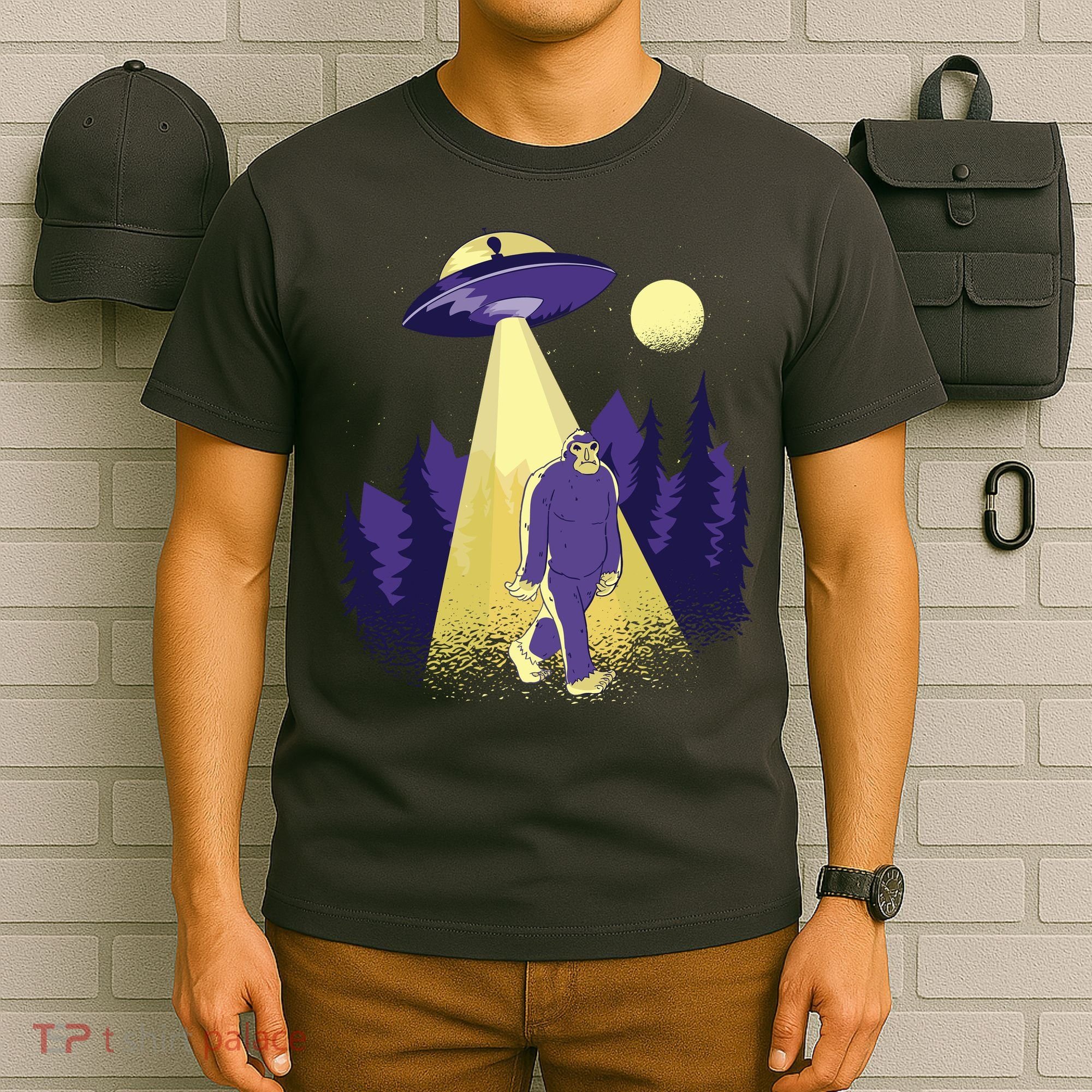 Aliens Kidnapping Bigfoot T-Shirt