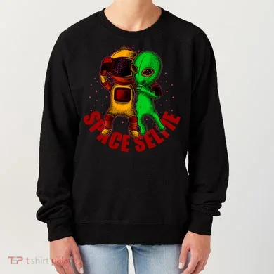 Alien Space Selfie Women's Sweatshirt