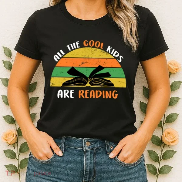 All The Cool Kids Are Reading Women's T-Shirt