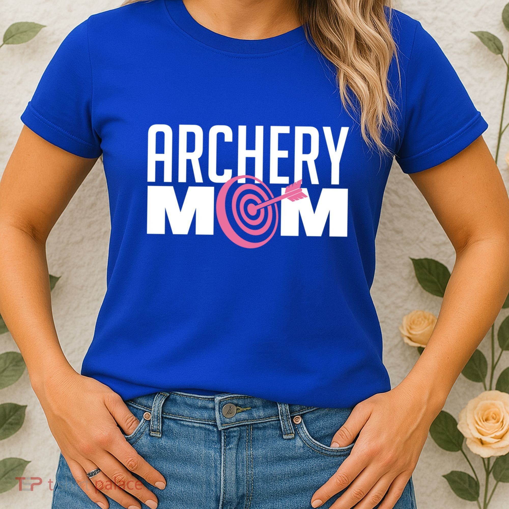Archery Mom Crossbow Hunting Mother's Day Gift Great Gift Women's T-Shirt